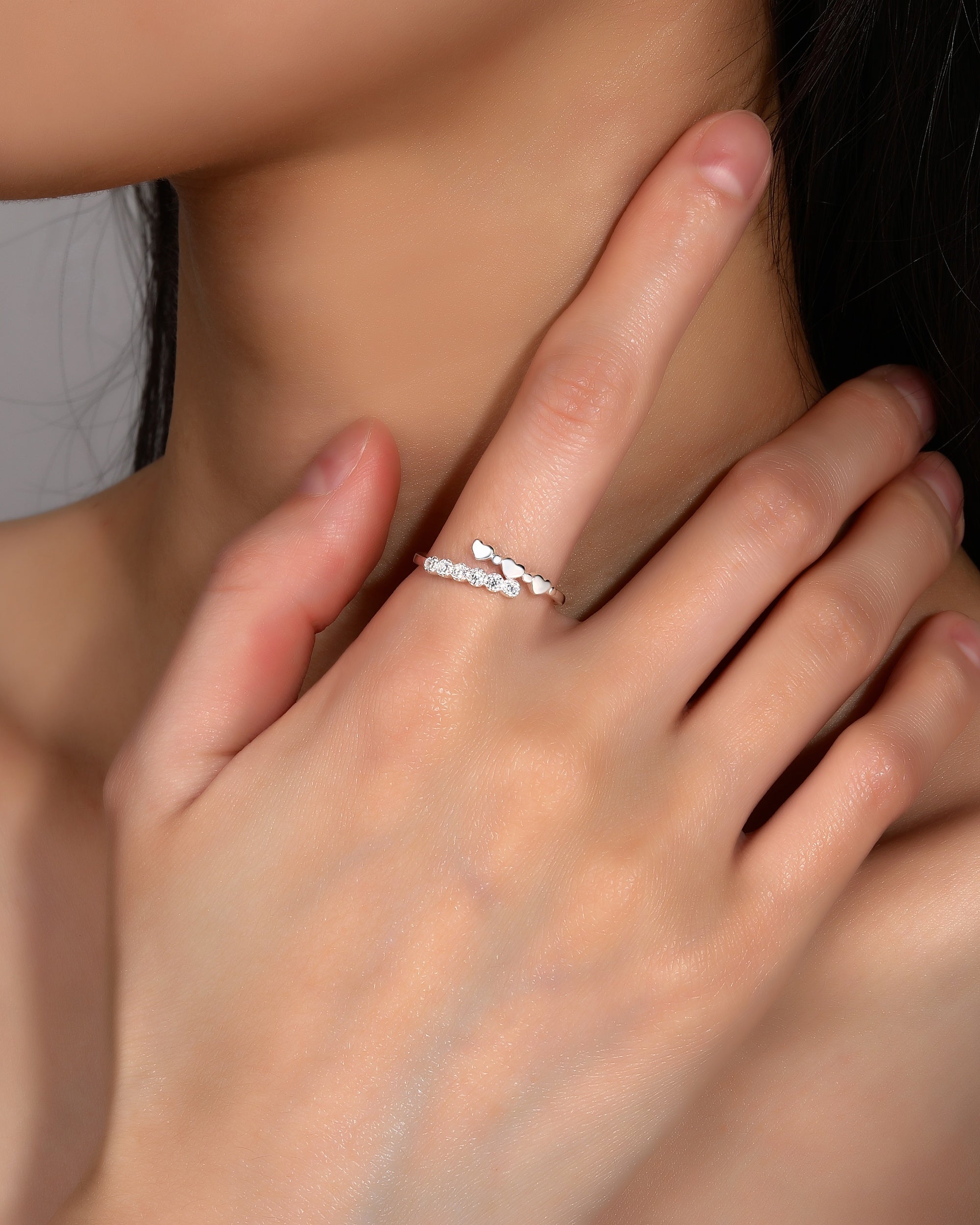 Anillo ajustable de corazones con circonia blanca en plateado