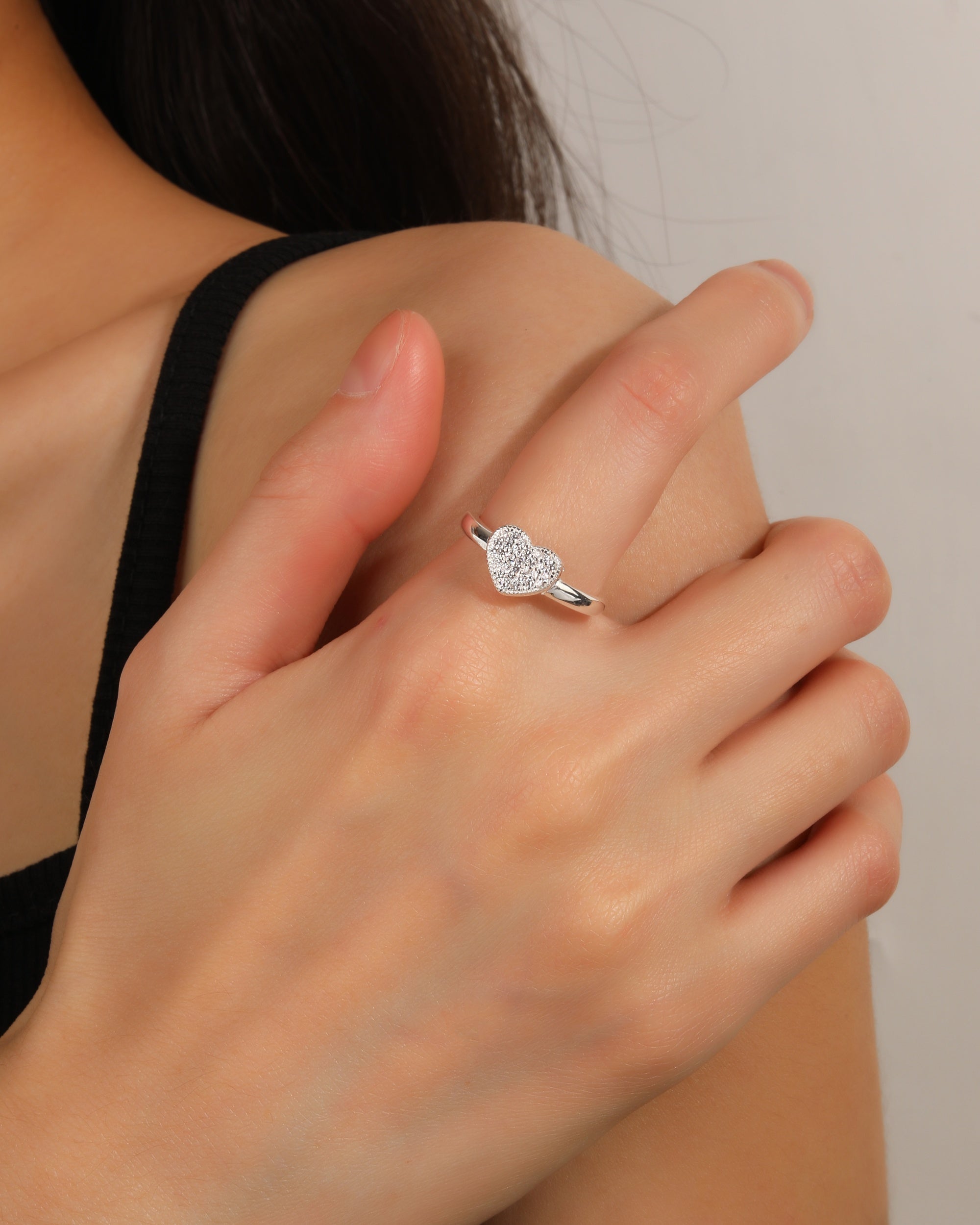 Anillo ajustable de corazon con circonia blanca en plateado