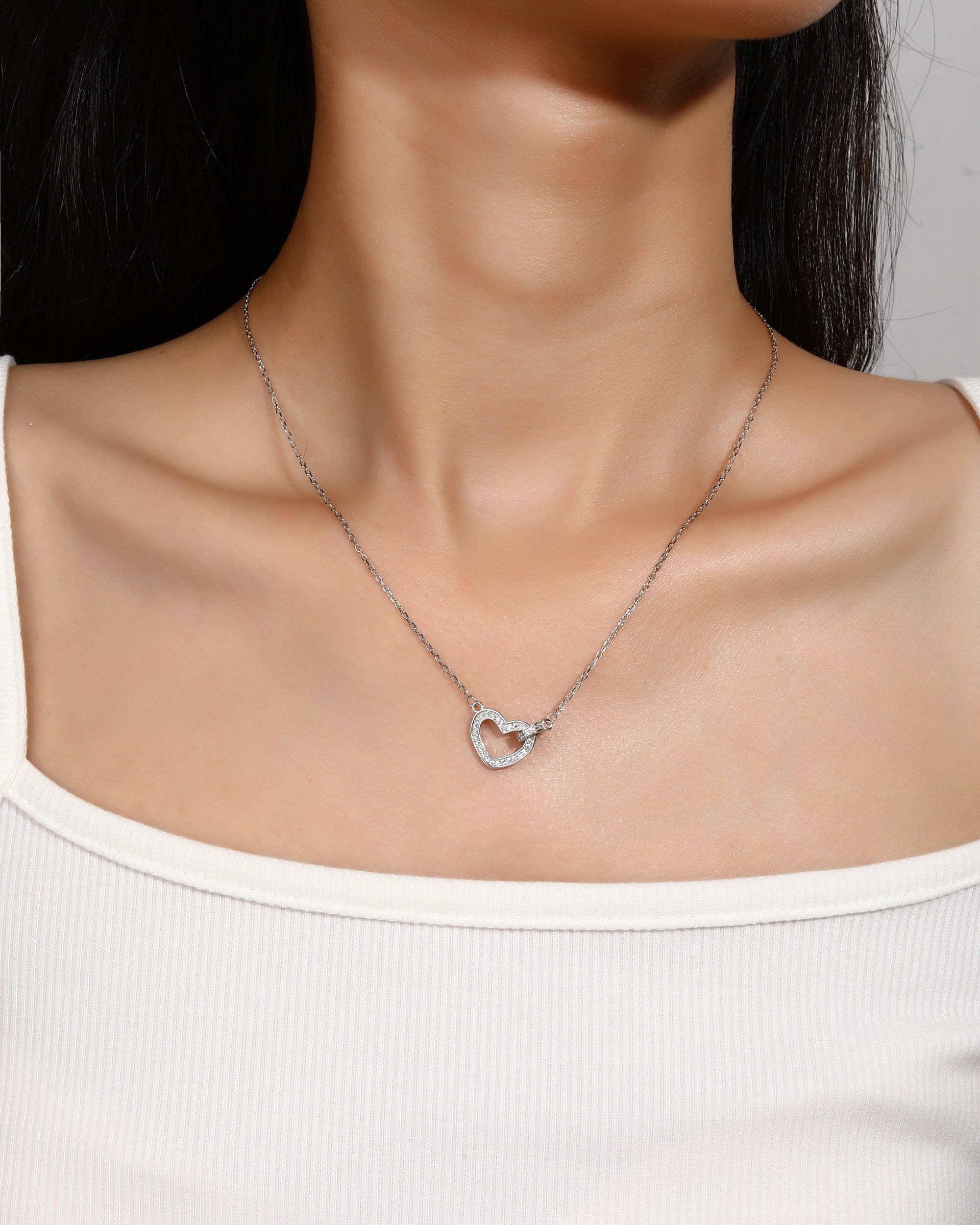 Collar sencillo de corazon bisel liso con circonias blanca 45+5cm en rodizado