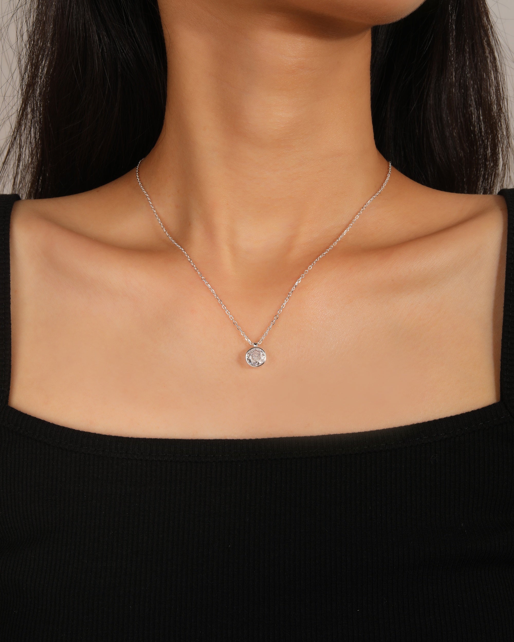 Collar sencillo redondo biselado con circonia blanca 45+5cm en plateado
