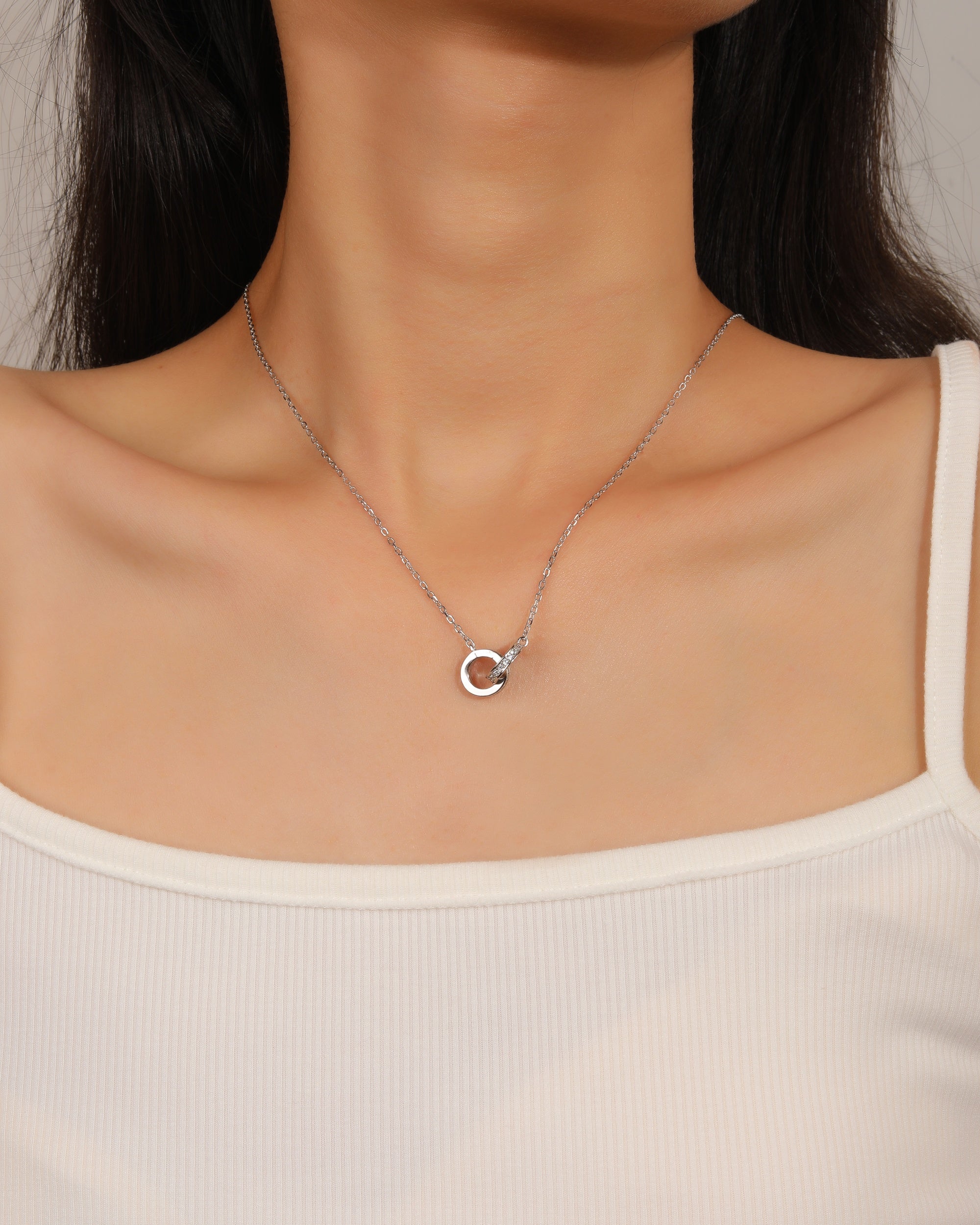 Collar sencillo de aros con circonias blanca 45+5cm en rodizado