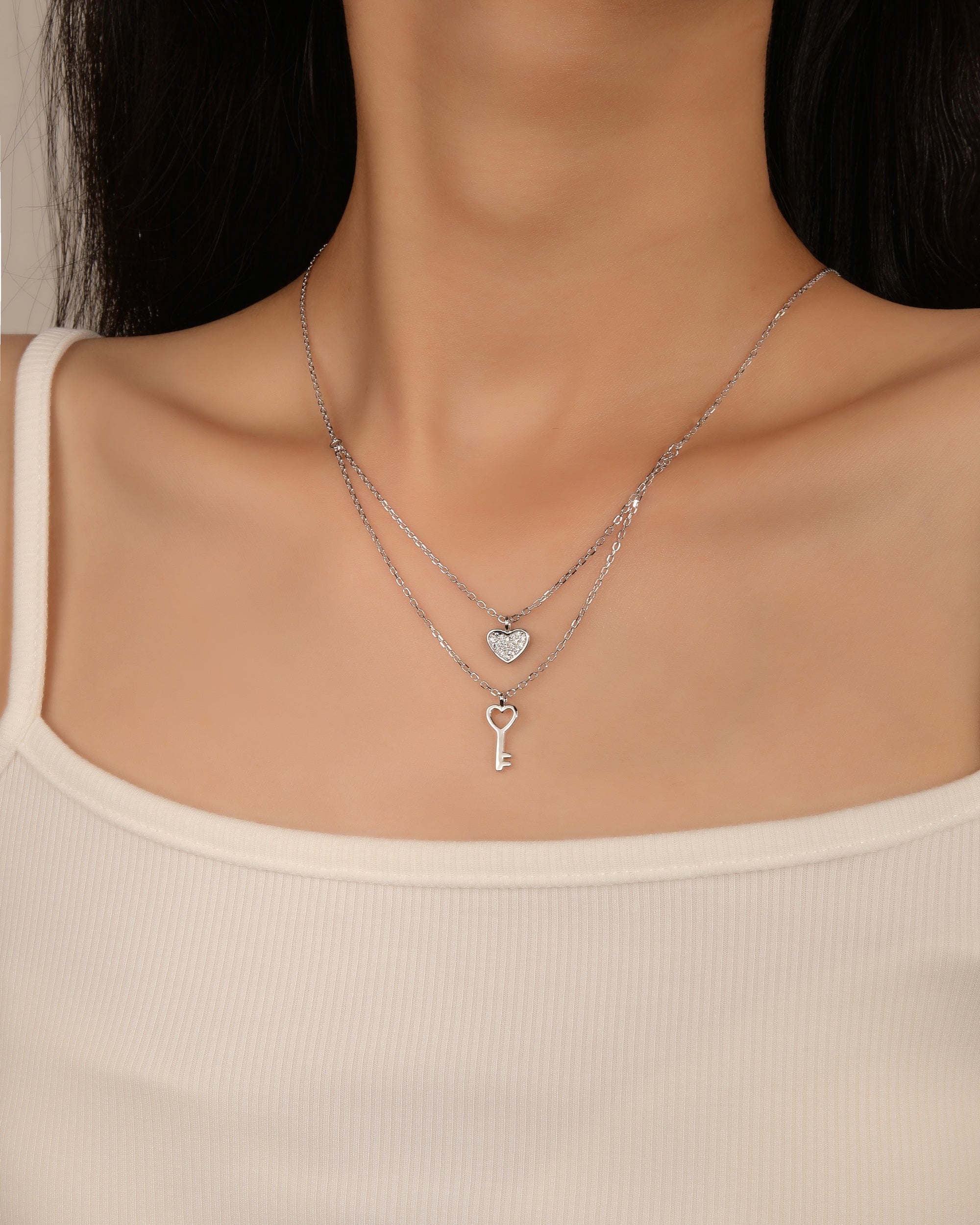 Collar de llave y corazon con circonias blanca 45+5cm en rodizado