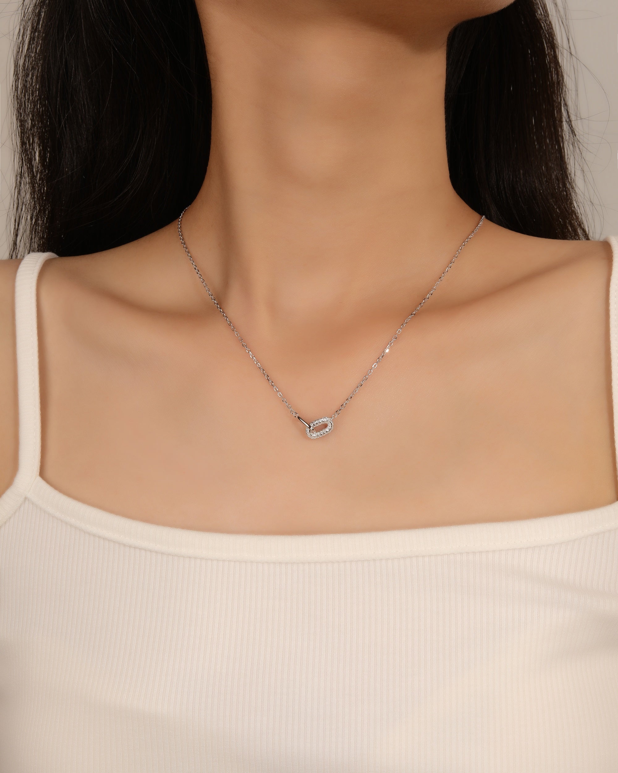 Collar eslabones entrelazados liso y circonias blanca 45+5cm en rodizado