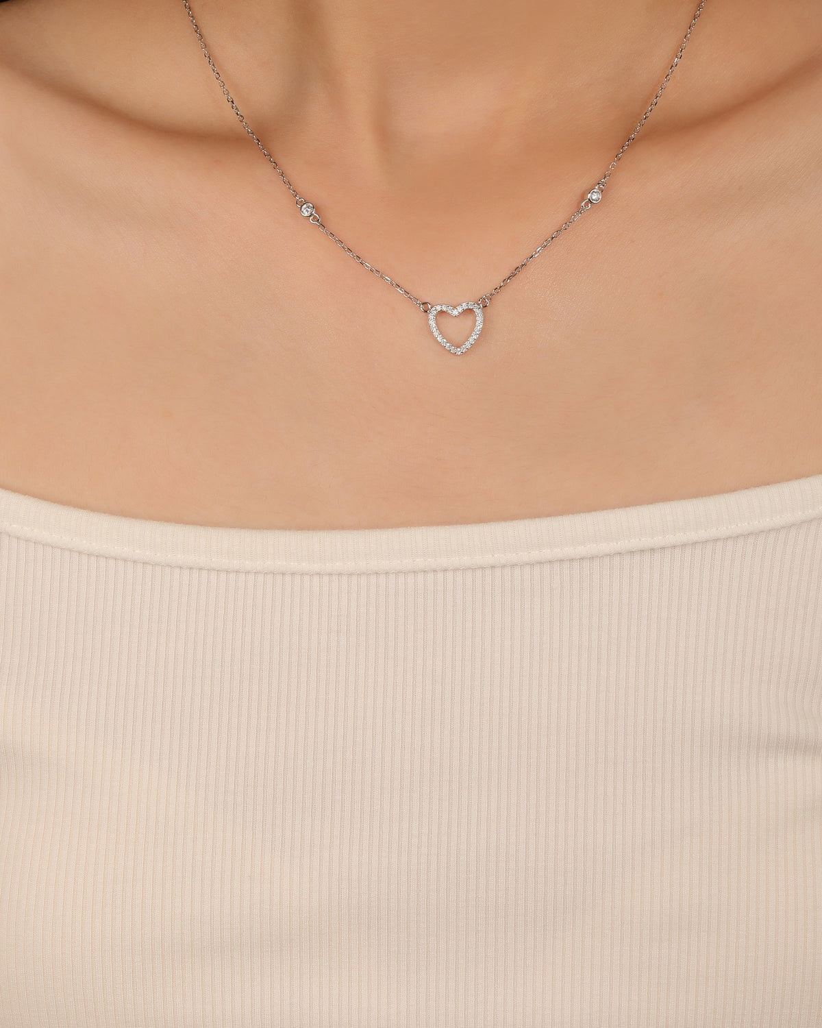 Collar sencillo de corazon con circonia blanca 45+5cm en rodizado