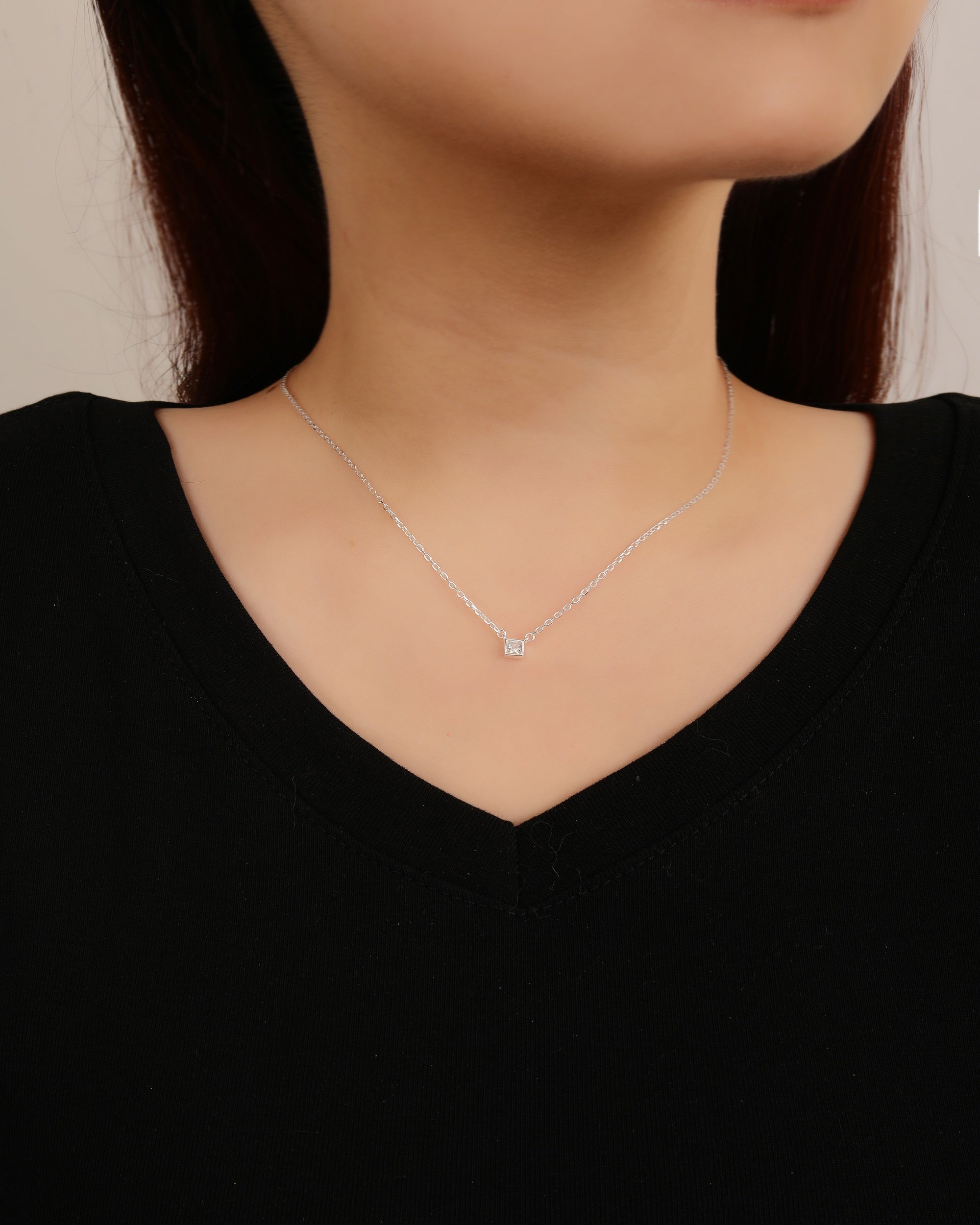 Juego collar y aretes de cuadrado con circonia blanca de 45+5cm en plateado