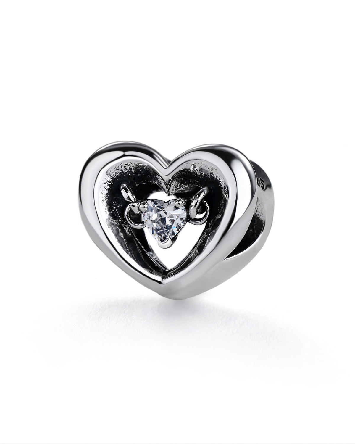 Charm separador de corazon con circonia blanca en oxidada
