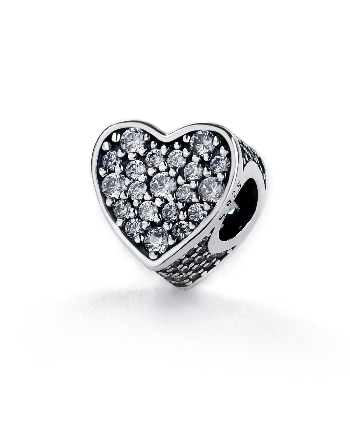 Charm separador de corazon con circonia blanca en oxidada