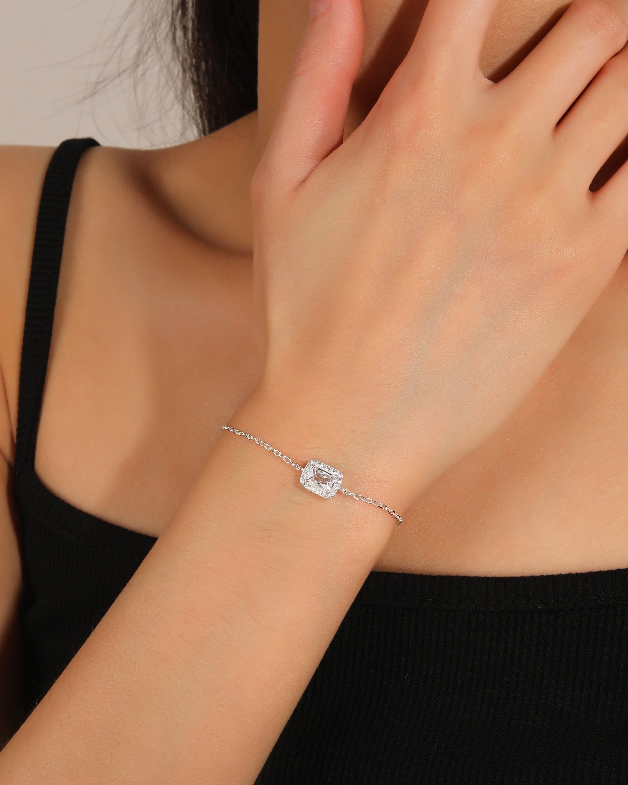 Pulsera sencilla de rectangulo con circonia blanca 17+3cm en plateado