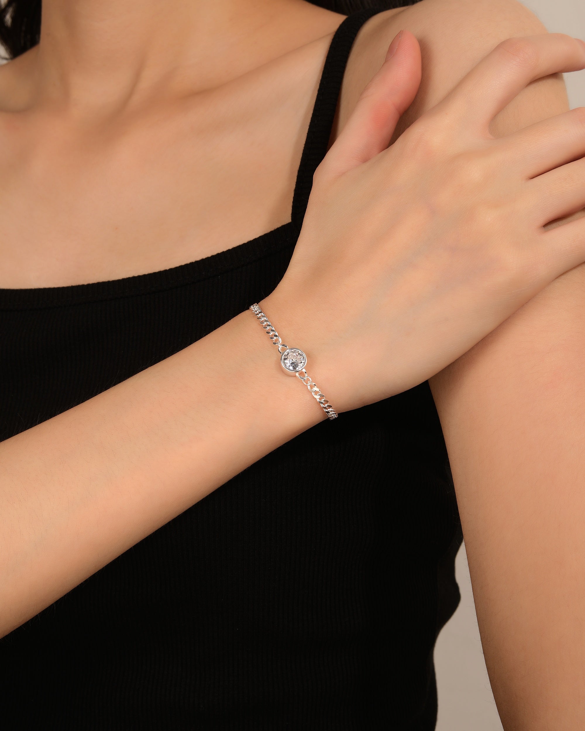 Pulsera sencilla con circonia blanca 17+3cm en plateado