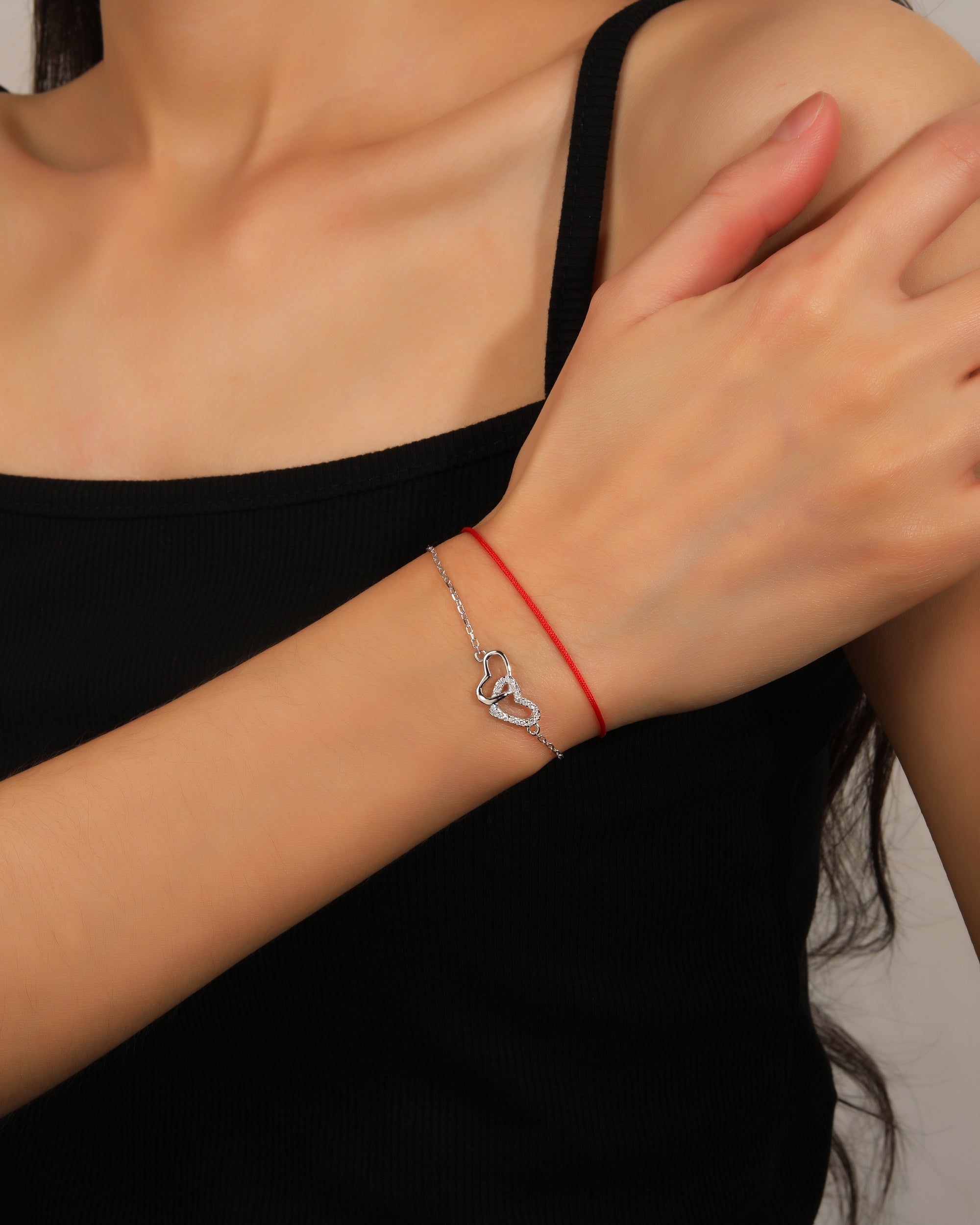 Pulsera doble sencilla y de hilo rojo con corazones 17+3cm en rodizado