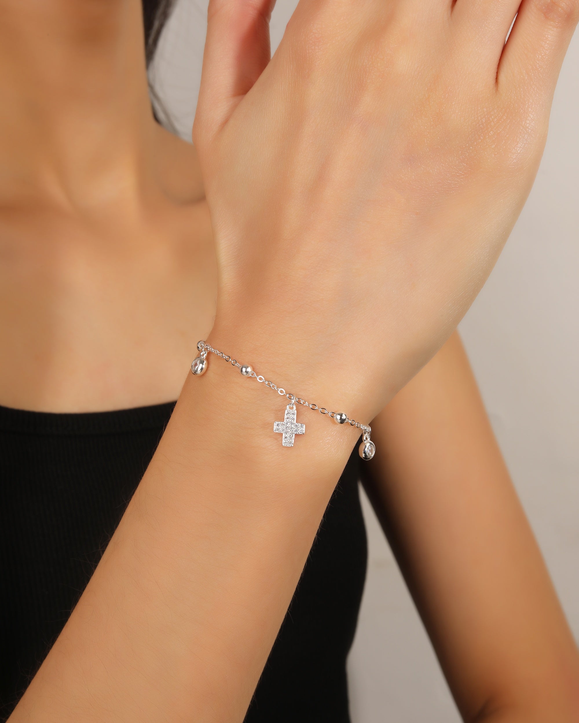 Pulsera de cruces con circonia blanca 17+3cm en plateado