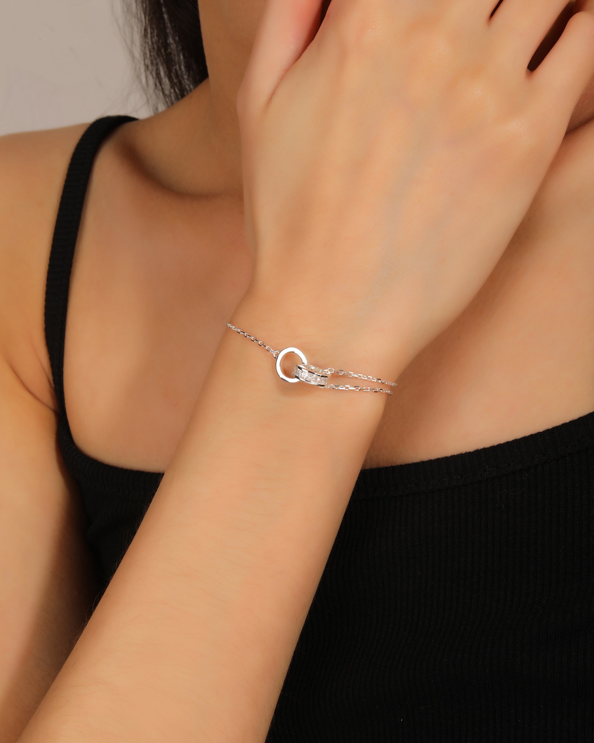 Pulsera mixta de aros enlazados con circonia 17+3cm en plateado