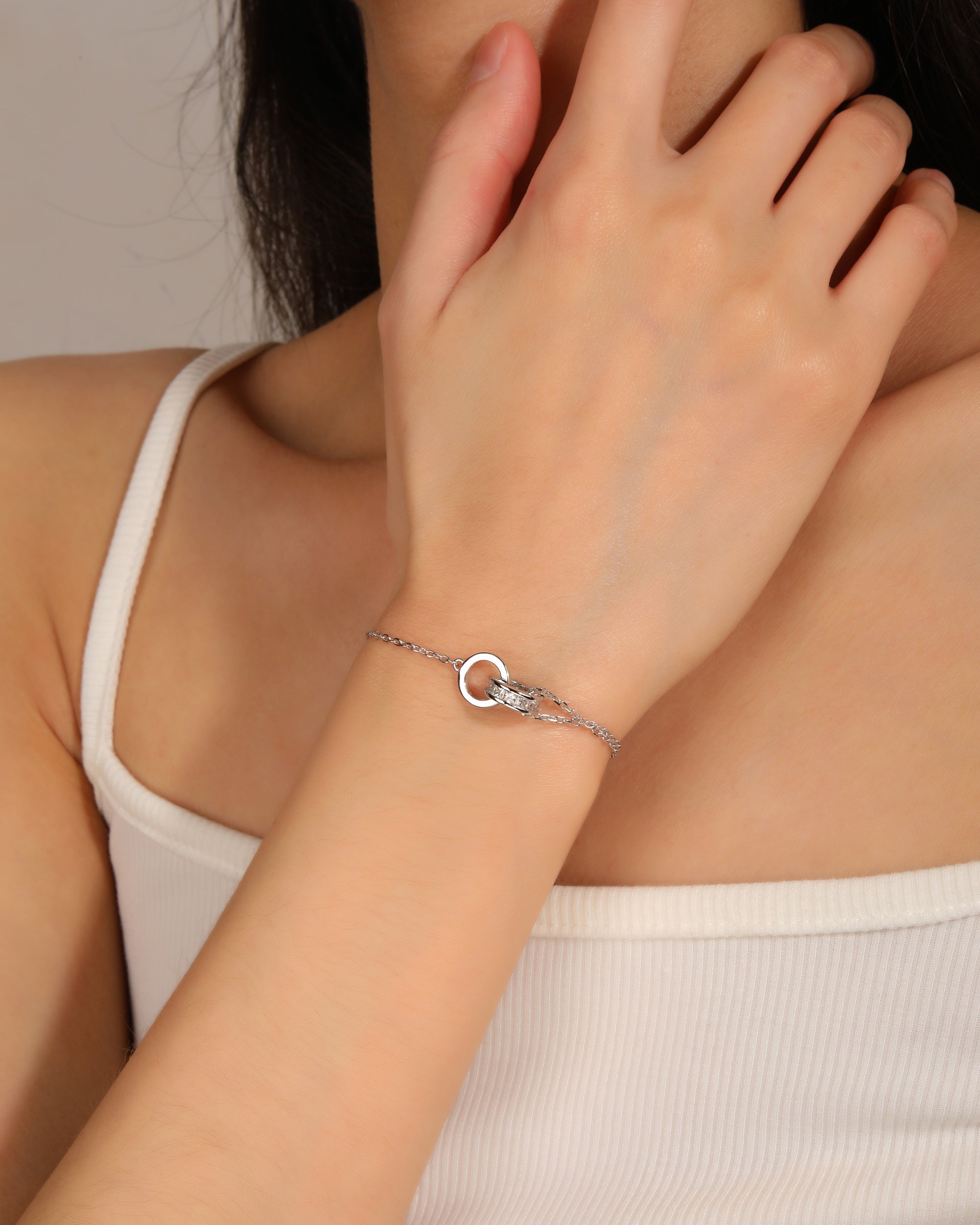 Pulsera mixta de aros enlazados con circonia 17+3cm en rodizado
