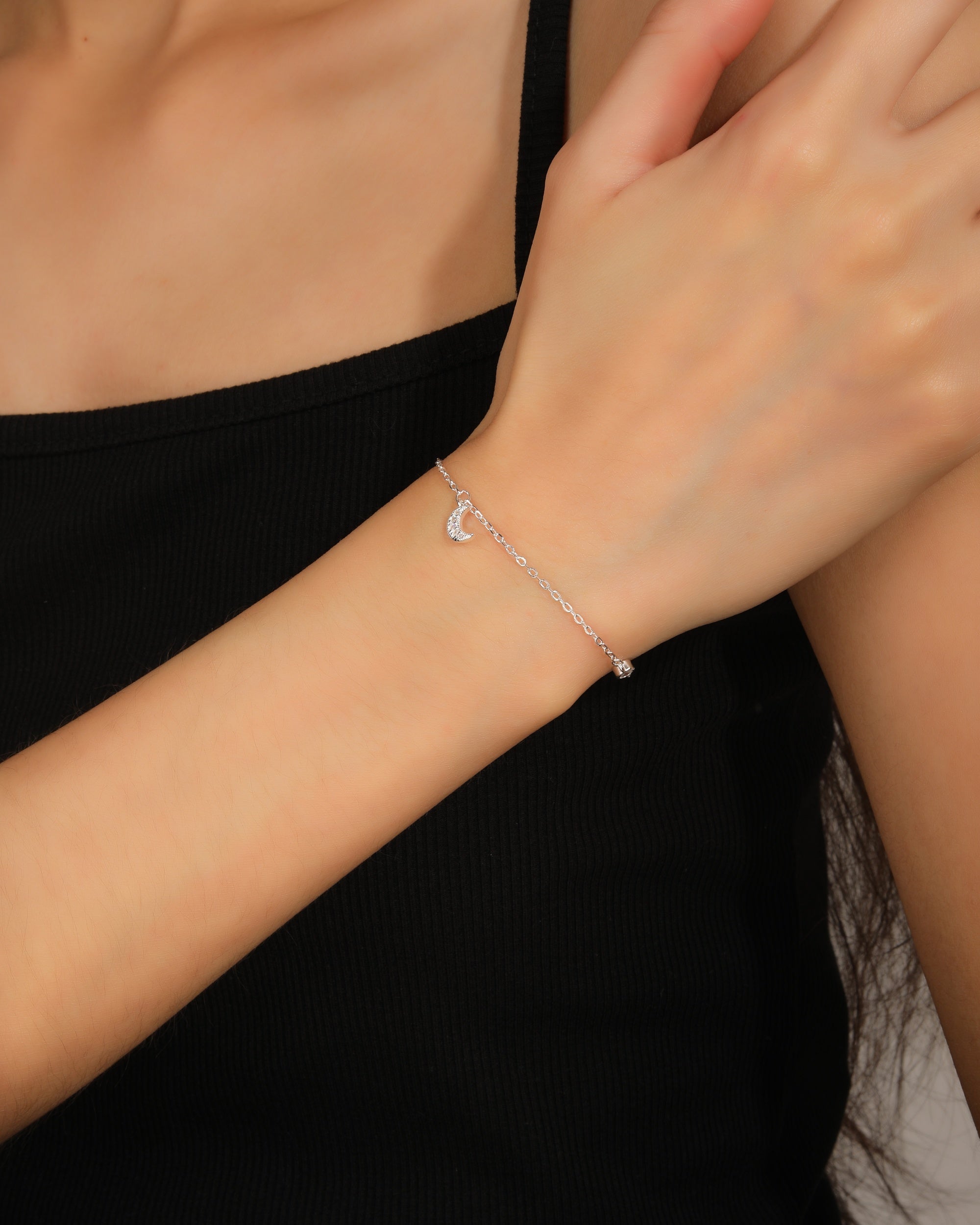 Pulsera sencilla de luna con circonia blanca 17+3cm en plateado