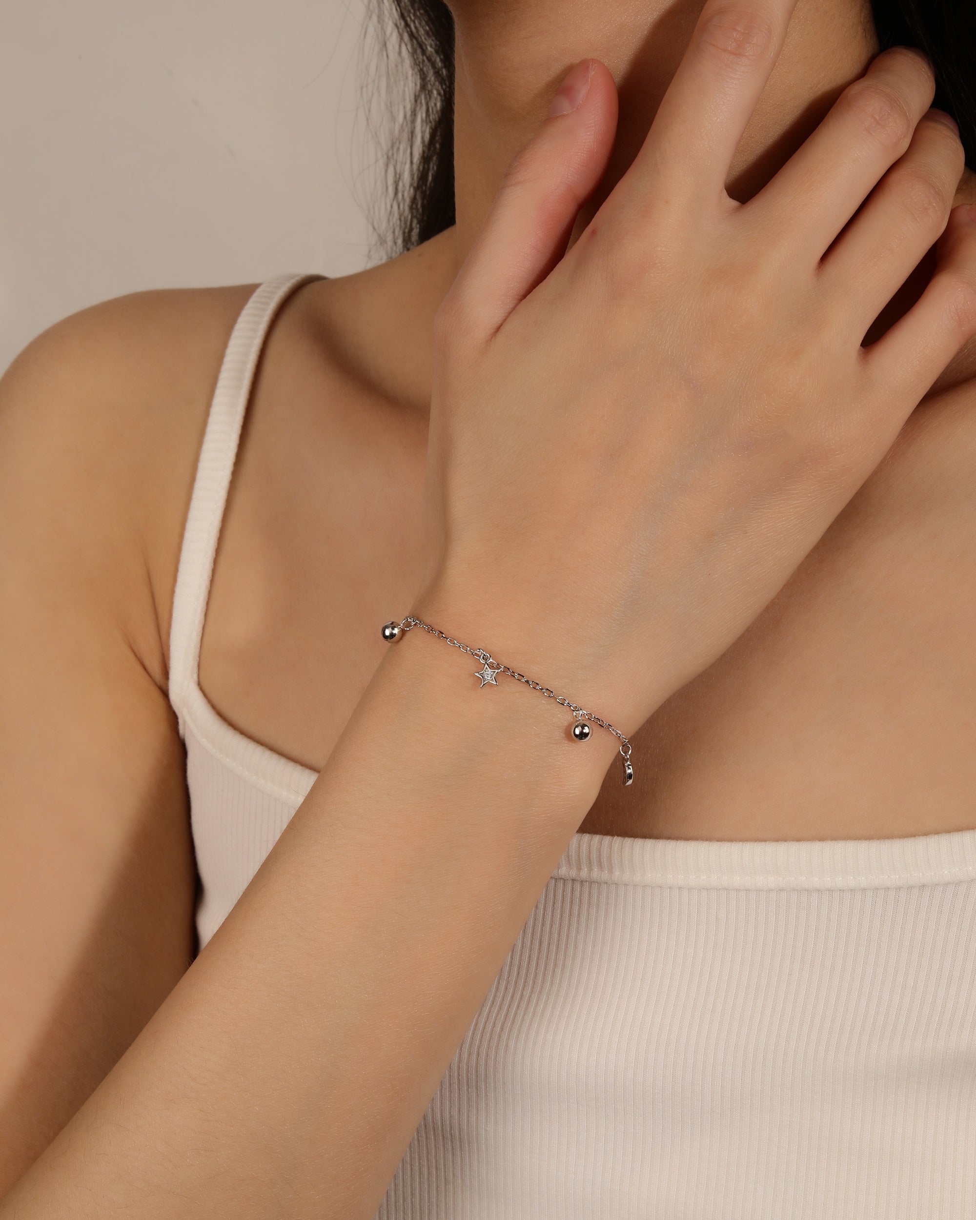Pulsera sencilla de balin estrella y luna con circonia en rodizado