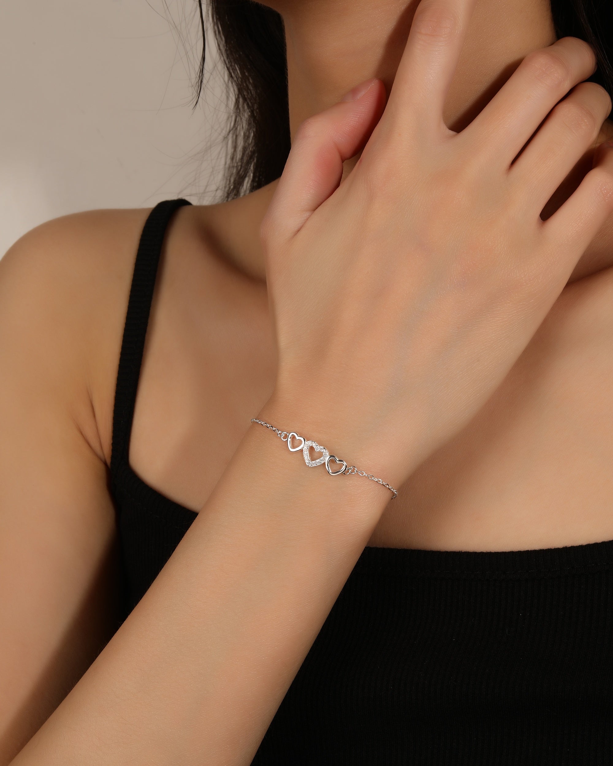 Pulsera sencilla de tripe corazon con circonia en plateado