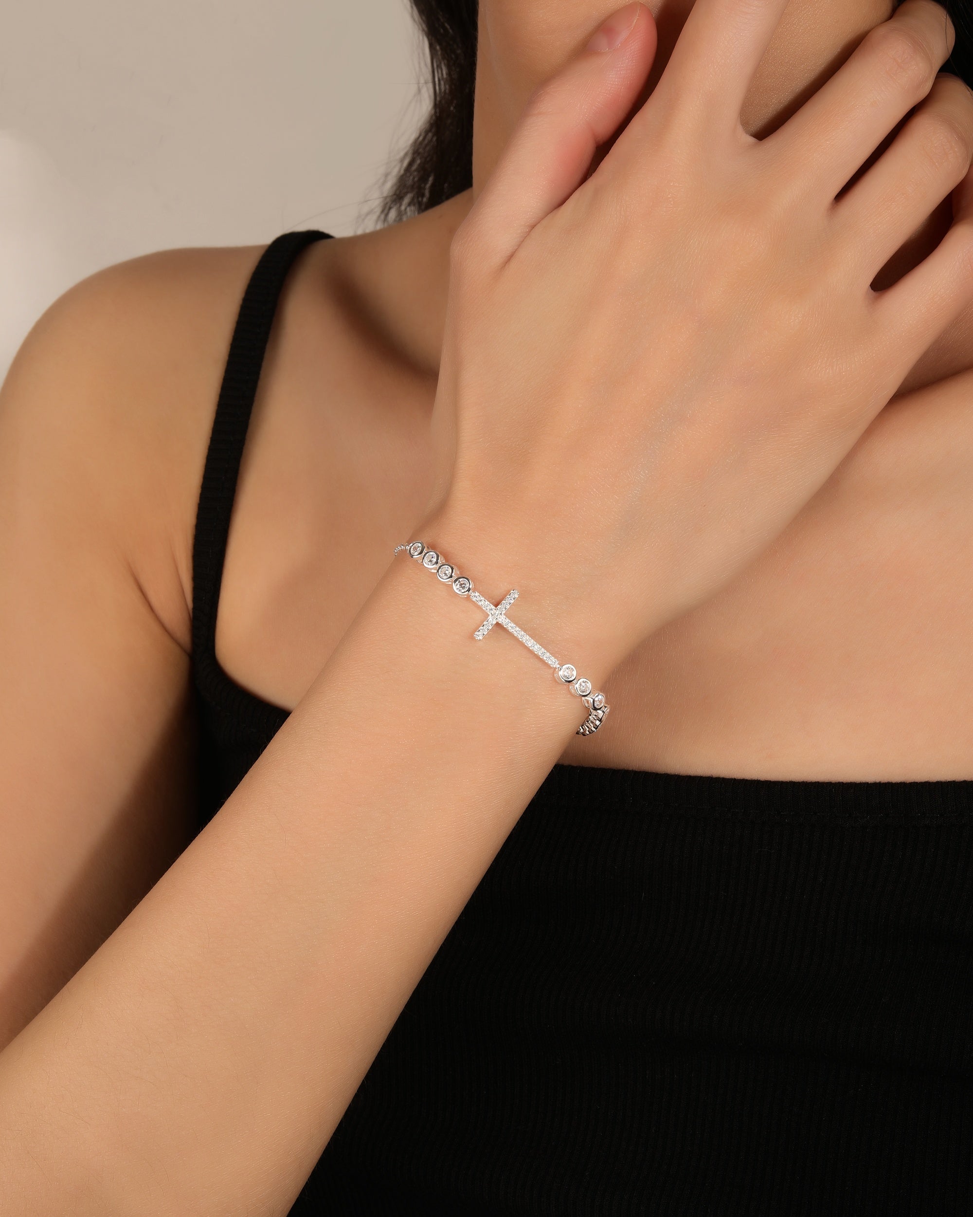 Pulsera sencilla de Cruz con circonia blanca 17+3cm en plateado
