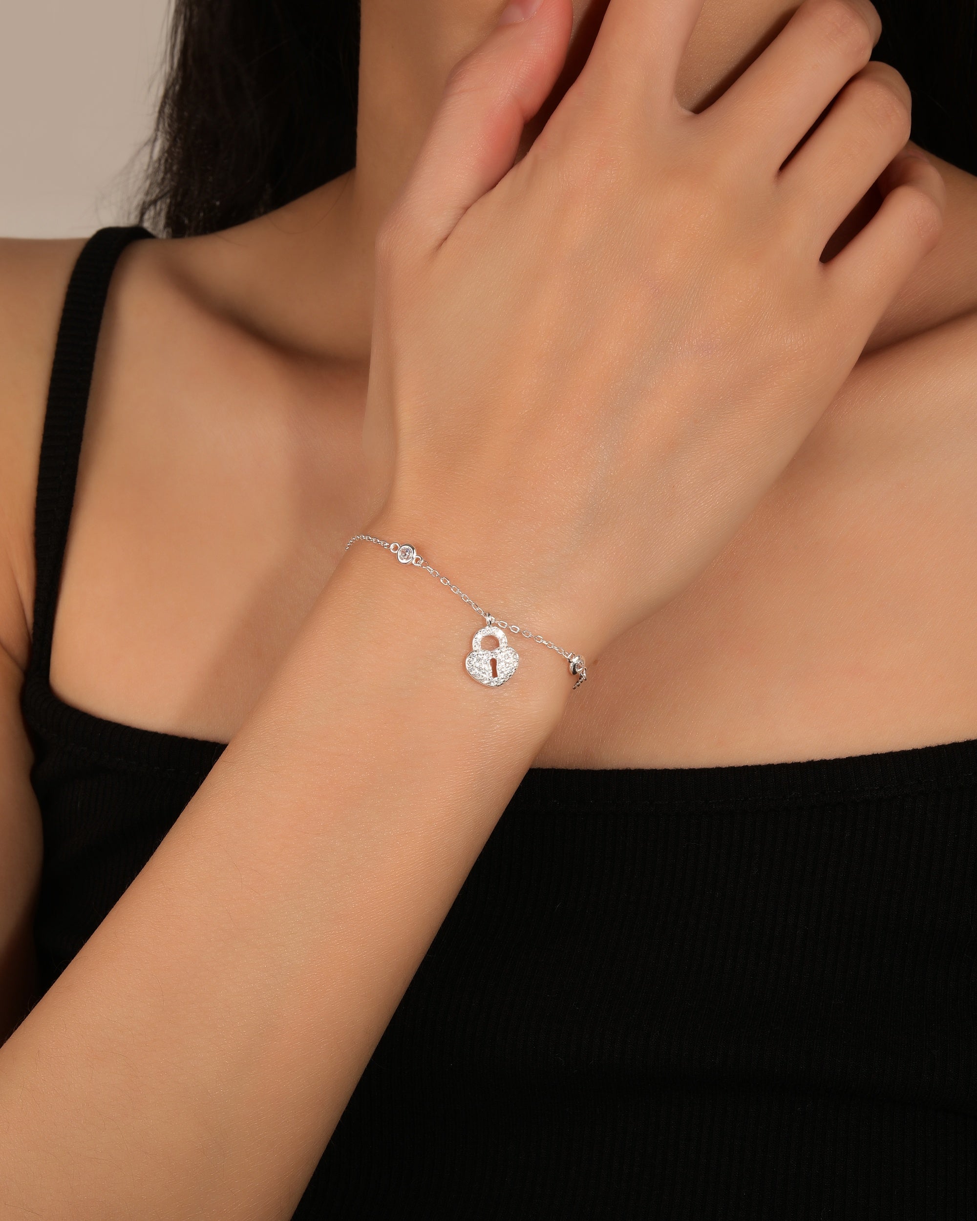 Pulsera sencilla de candado con circonia blanca 17+3cm en plateado