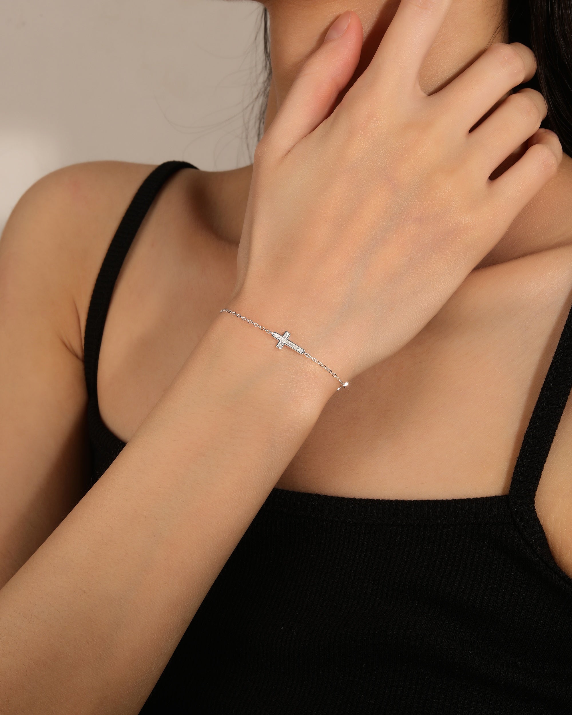 Pulsera de cruces con circonia blanca de 17+3cm en plateado