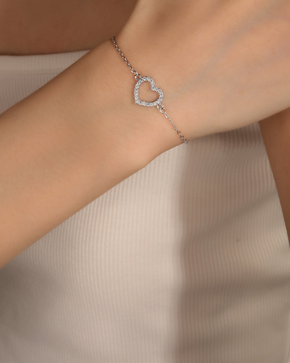 Pulsera sencilla de corazon con circonia blanca 17+3cm en rodizado