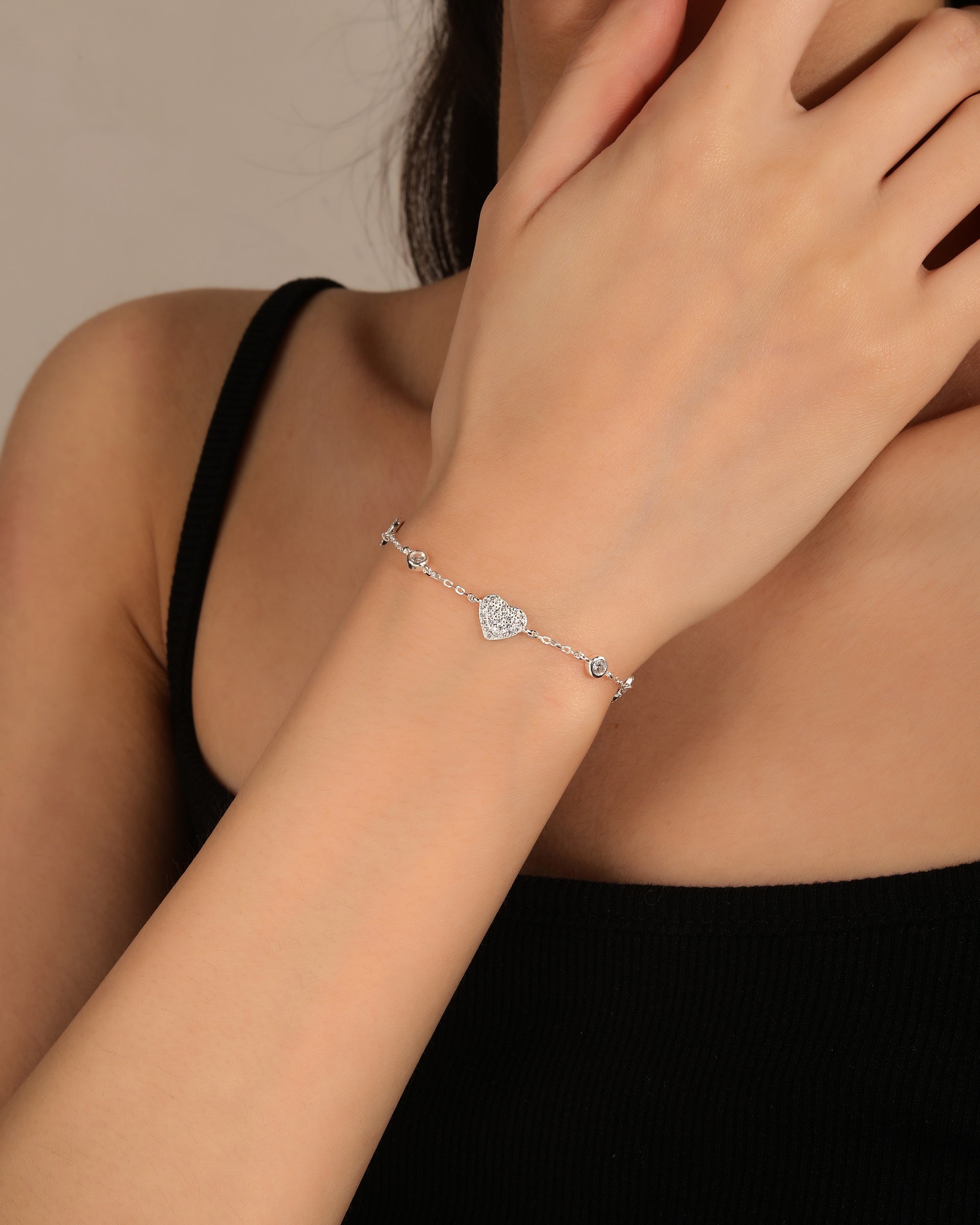 Pulsera de corazones con circonia blanca de 17+3cm en plateado