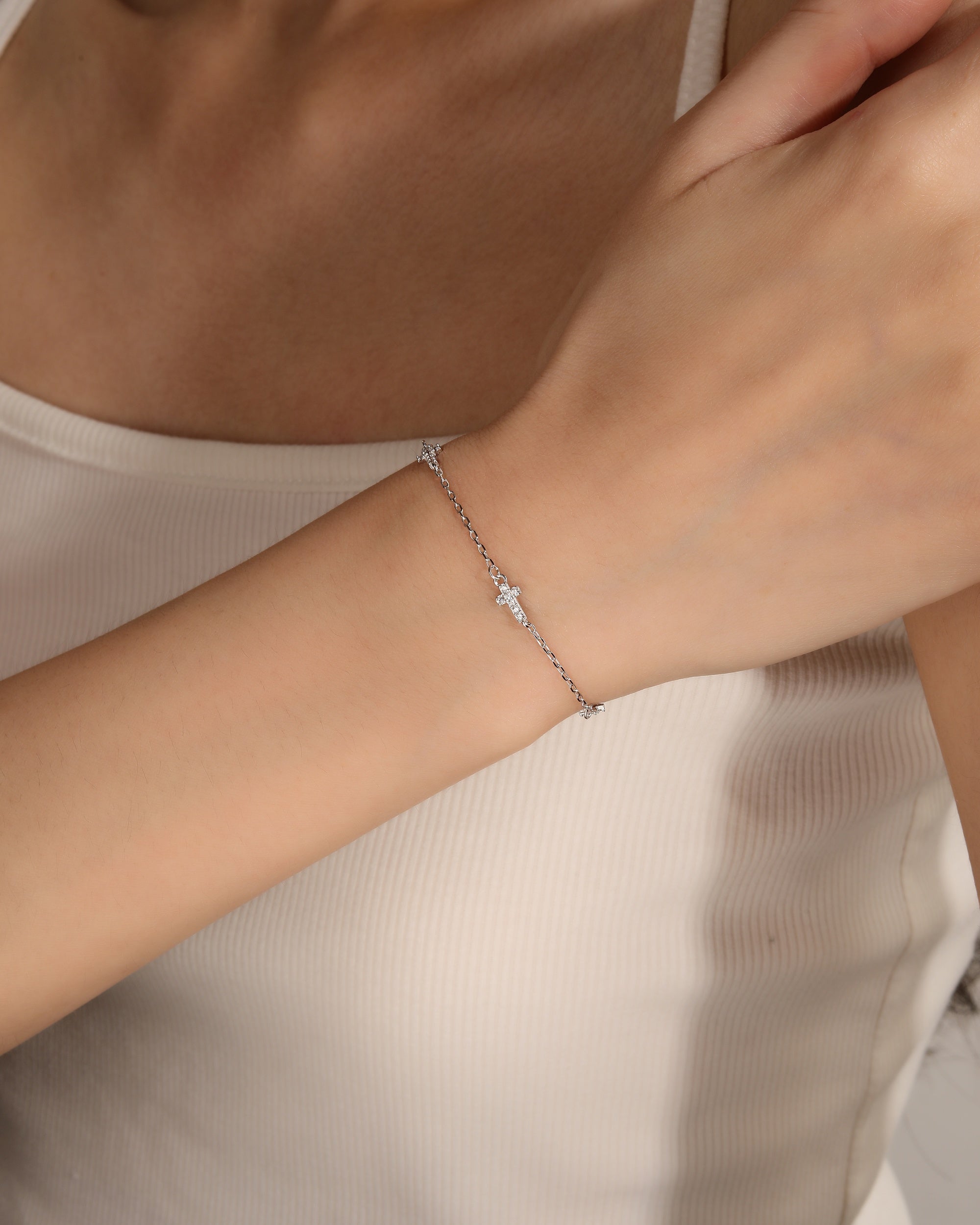 Pulsera de cruces con circonia blanca de 17+3cm en rodizado