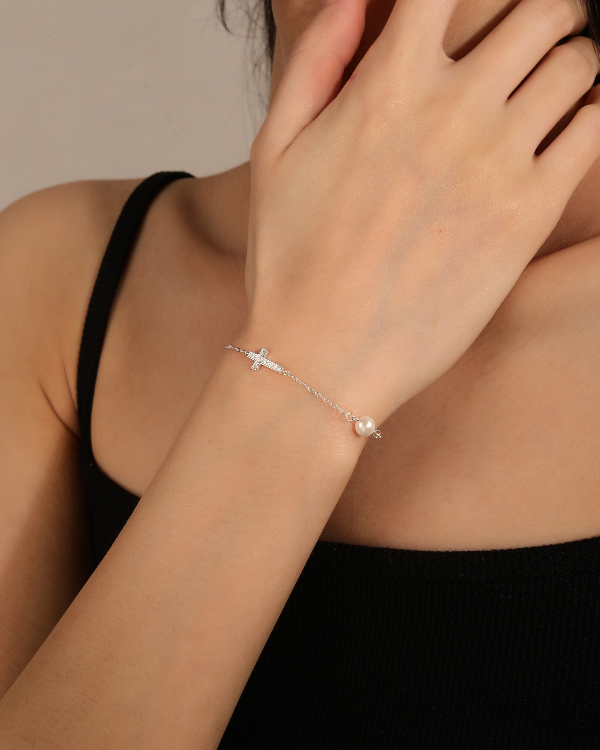 Pulsera de cruz con circonia blanca de 17+3cm en plateado