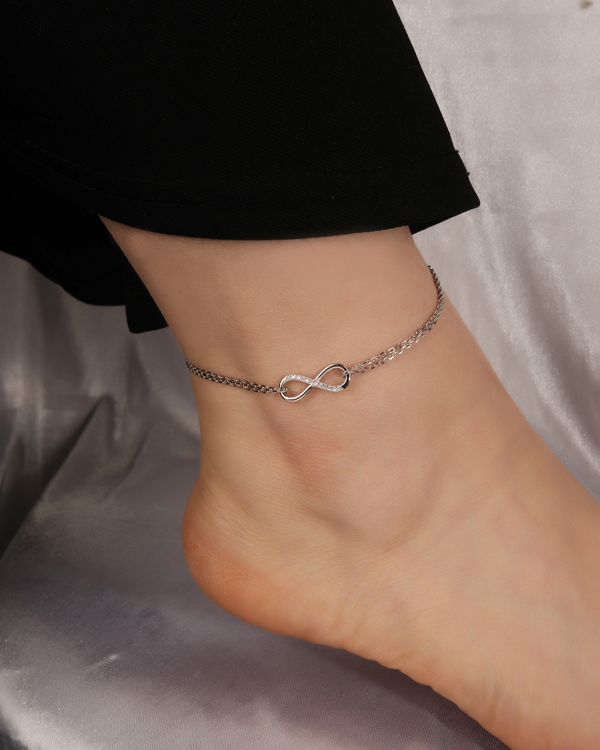 Tobillera doble cadena de infinito con circonia blanca en rodizado