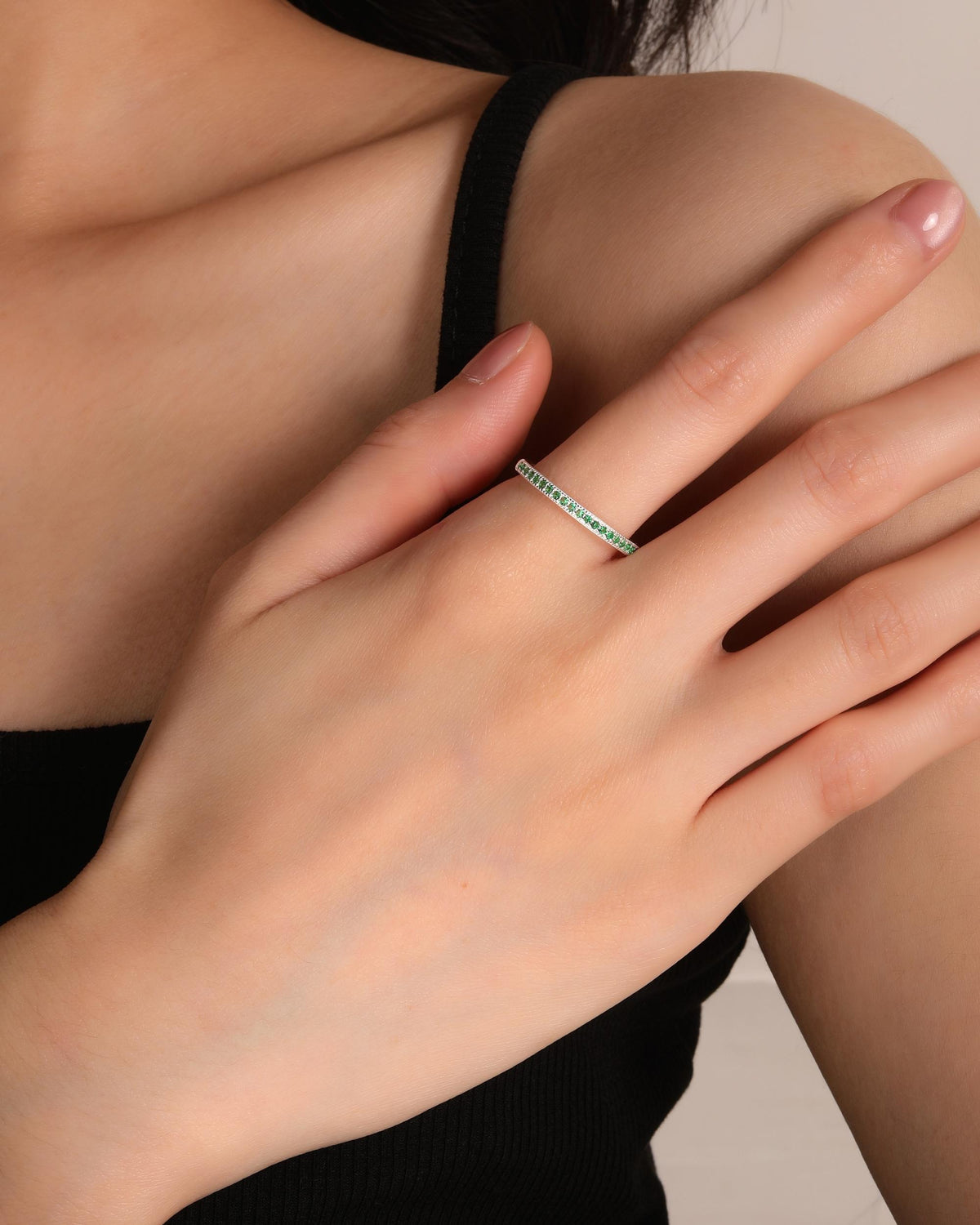 Anillo ajustable con circonias en plateado
