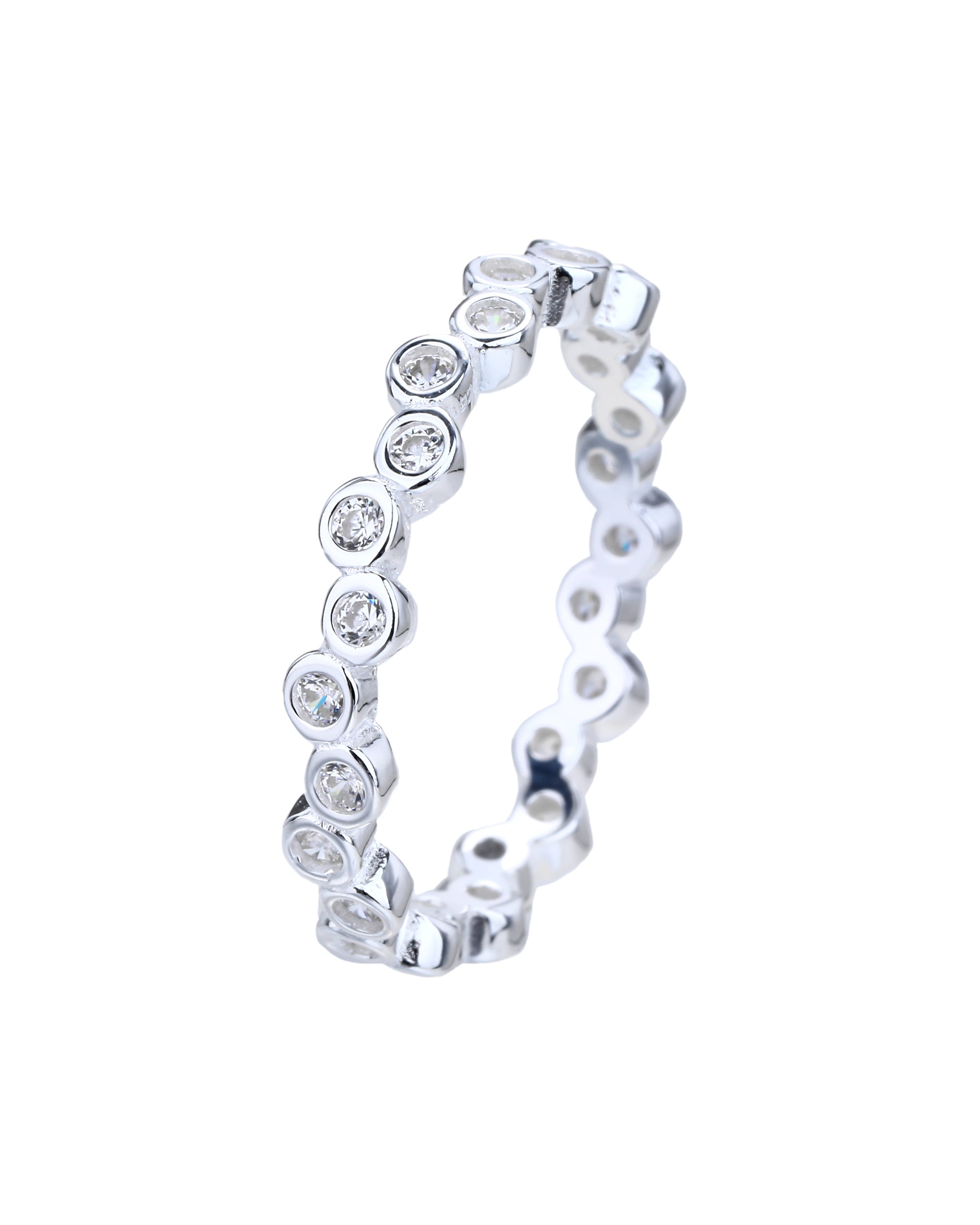 Anillo sencillo de circulos con circonia blanca en plateado