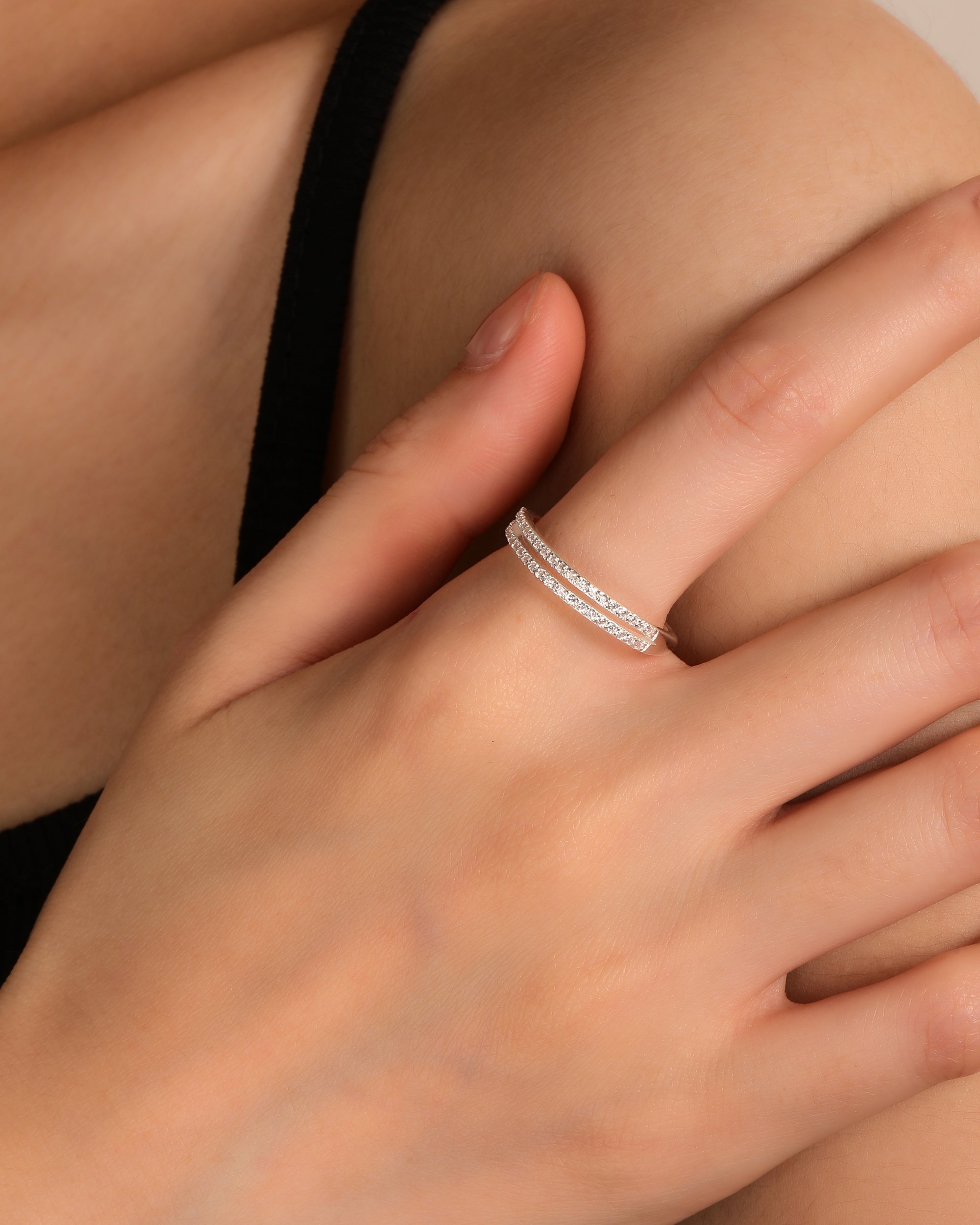 Anillo ajustable de doble linea con circonia blanca en plateado