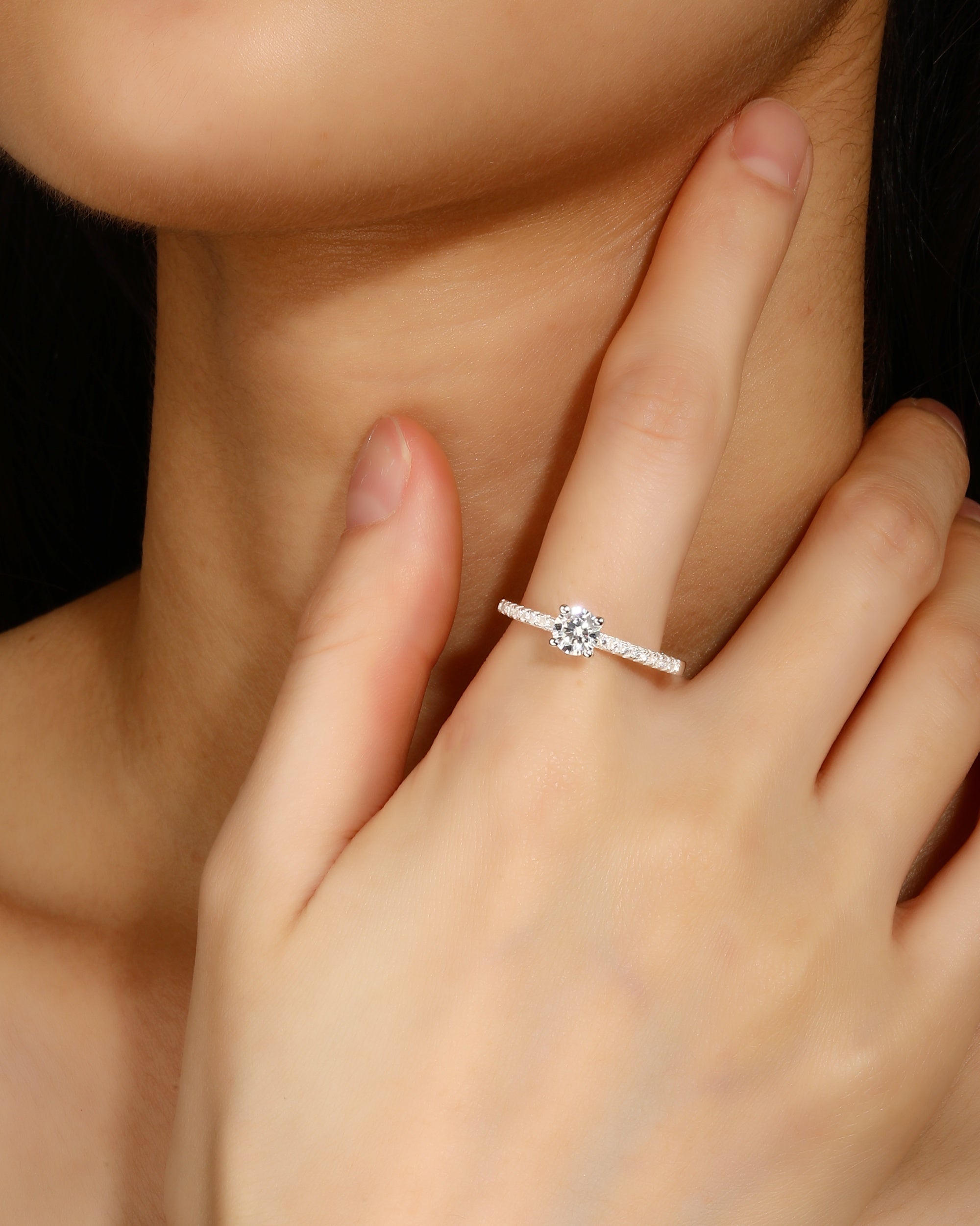 Solitario ajustable con circonia redonda blanca en plateado