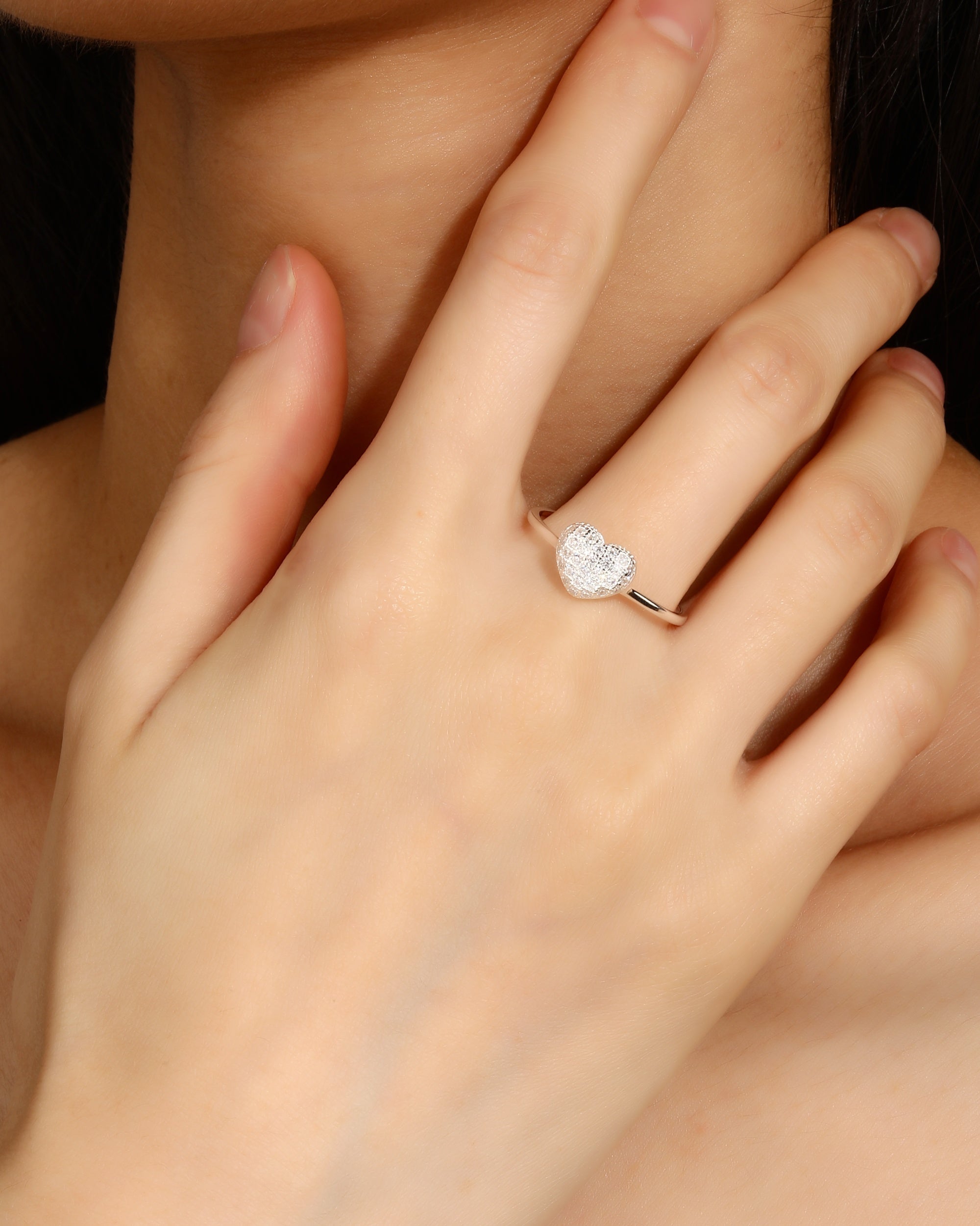 Anillo ajustable de corazon con circonia blanca en plateado