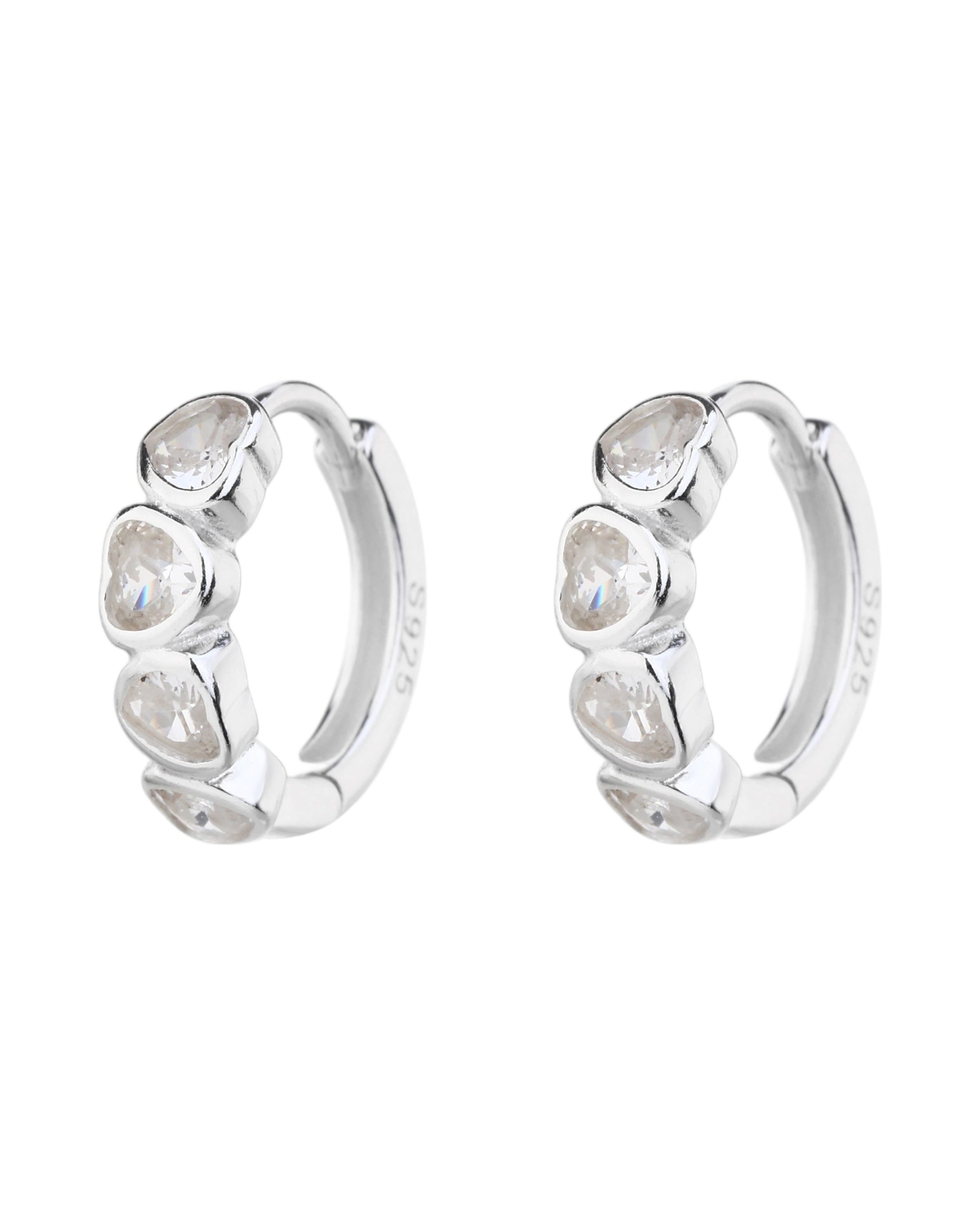 Huggies con circonias de corazones blancas 14mm en plateado