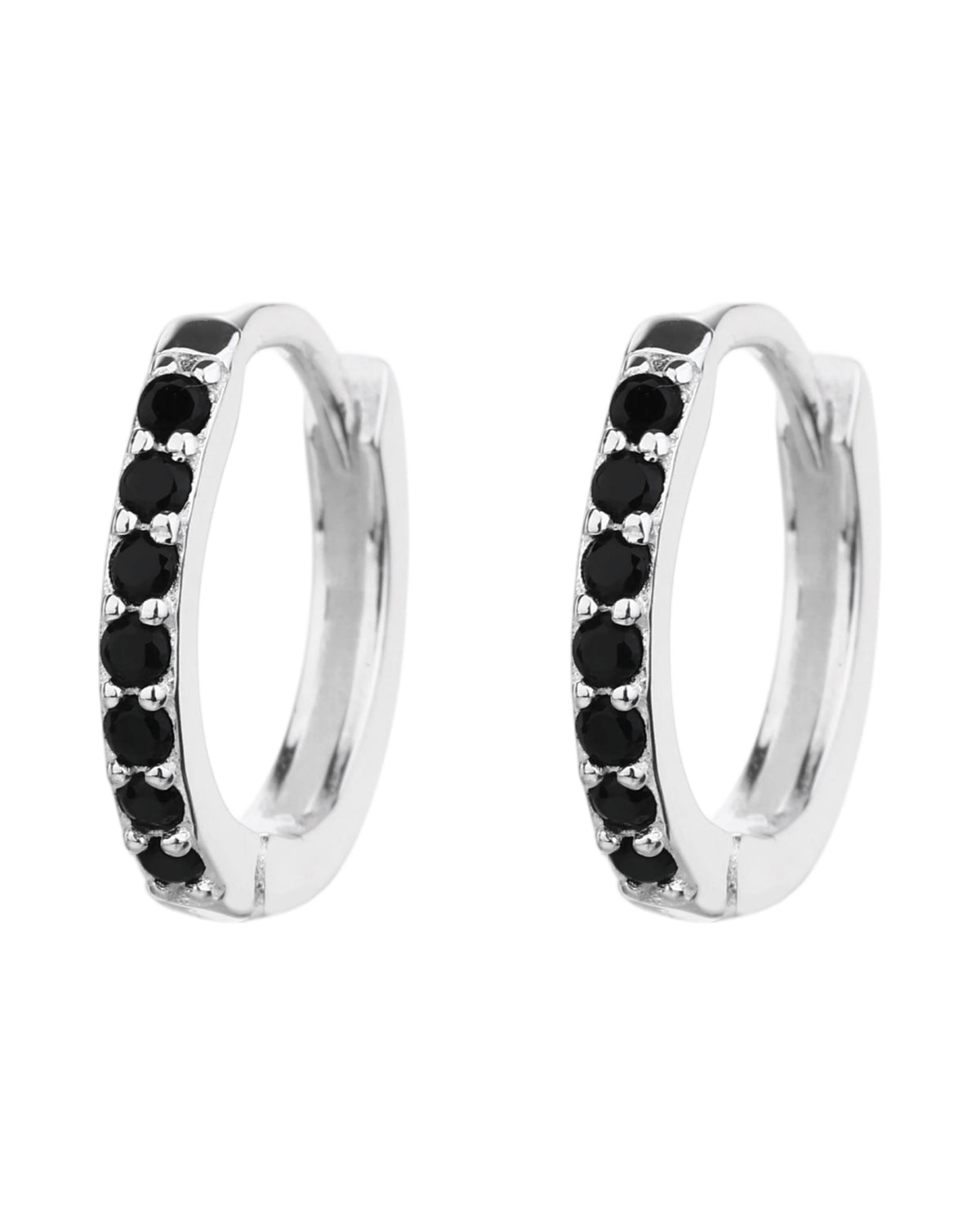 Huggie ovalada con circonias 12mm en plateado