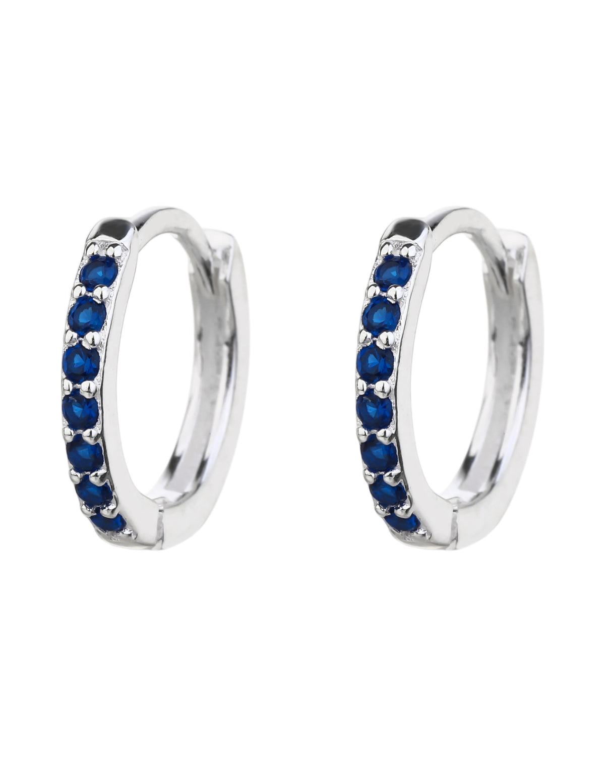 Huggie ovalada con circonias 12mm en plateado