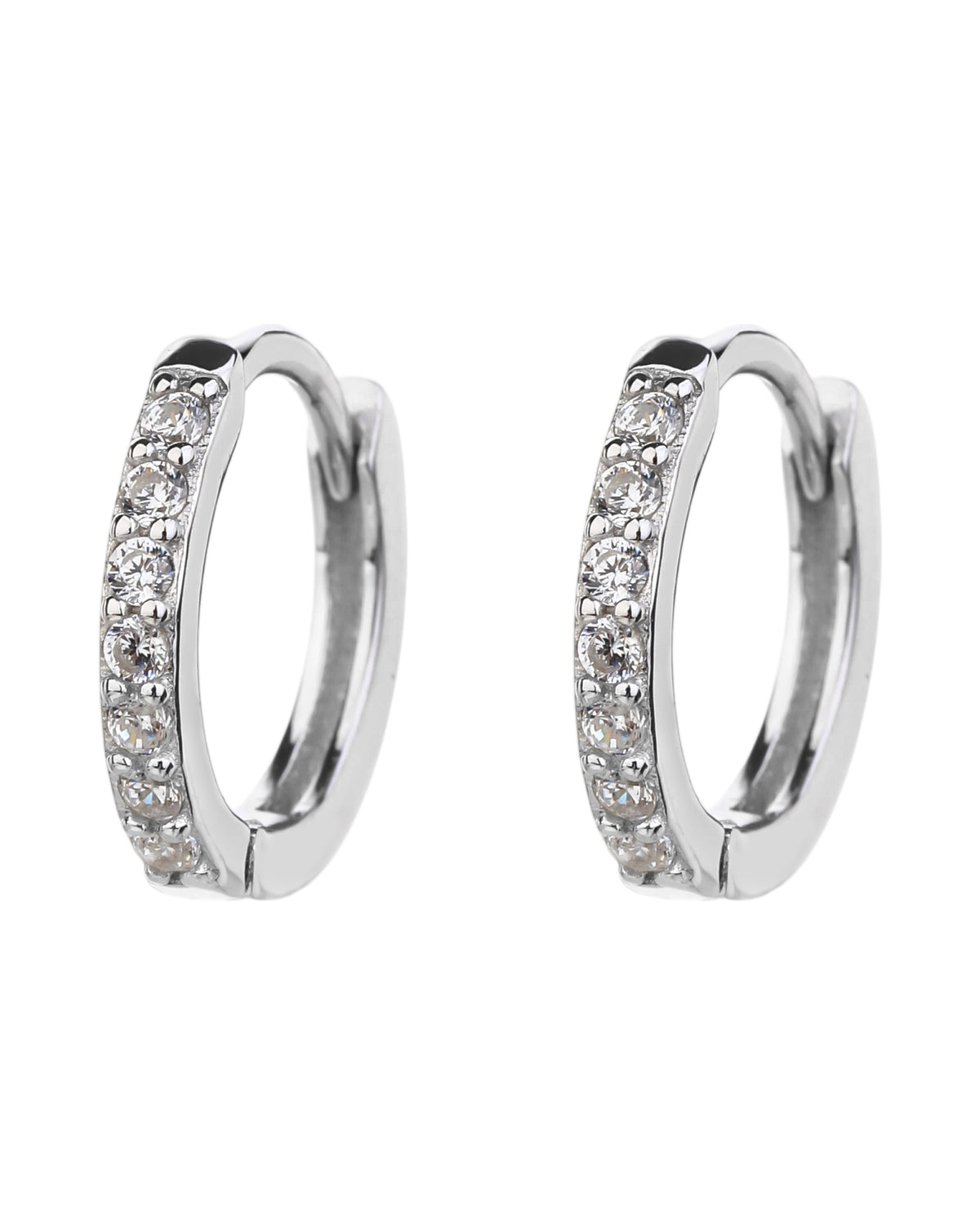 Huggie ovalada con circonias 12mm en rodizado