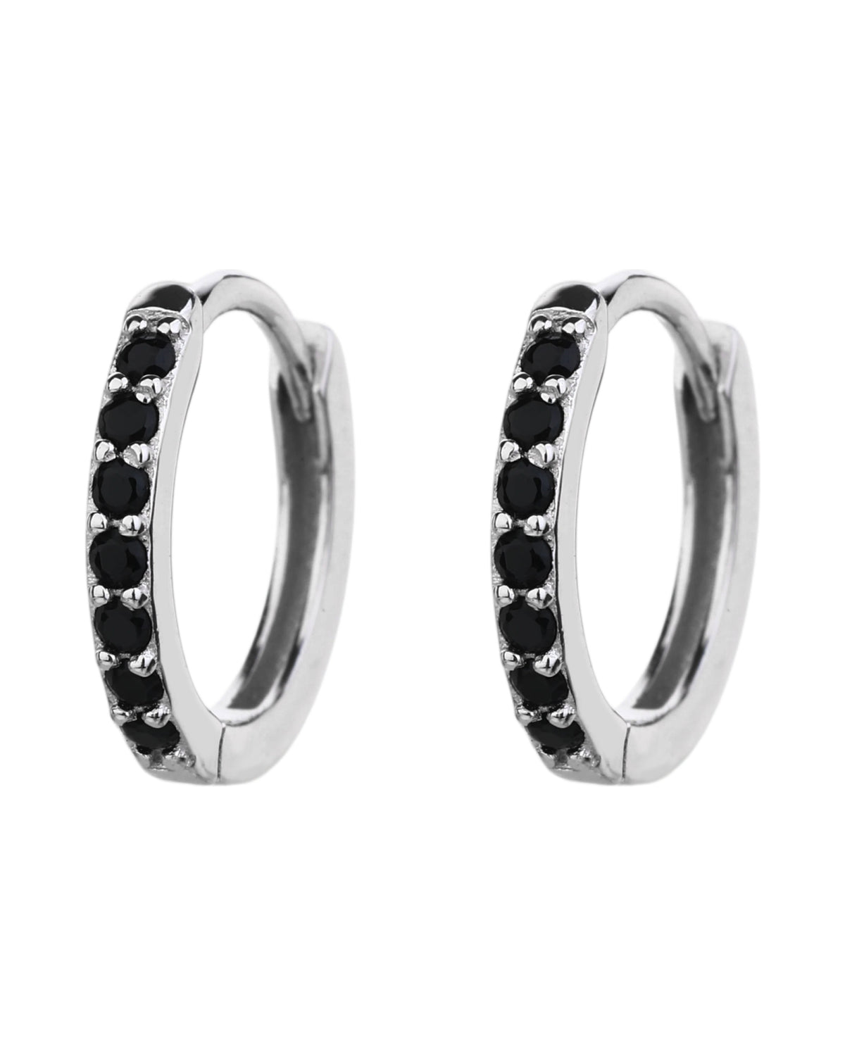 Huggie ovalada con circonias 12mm en rodizado