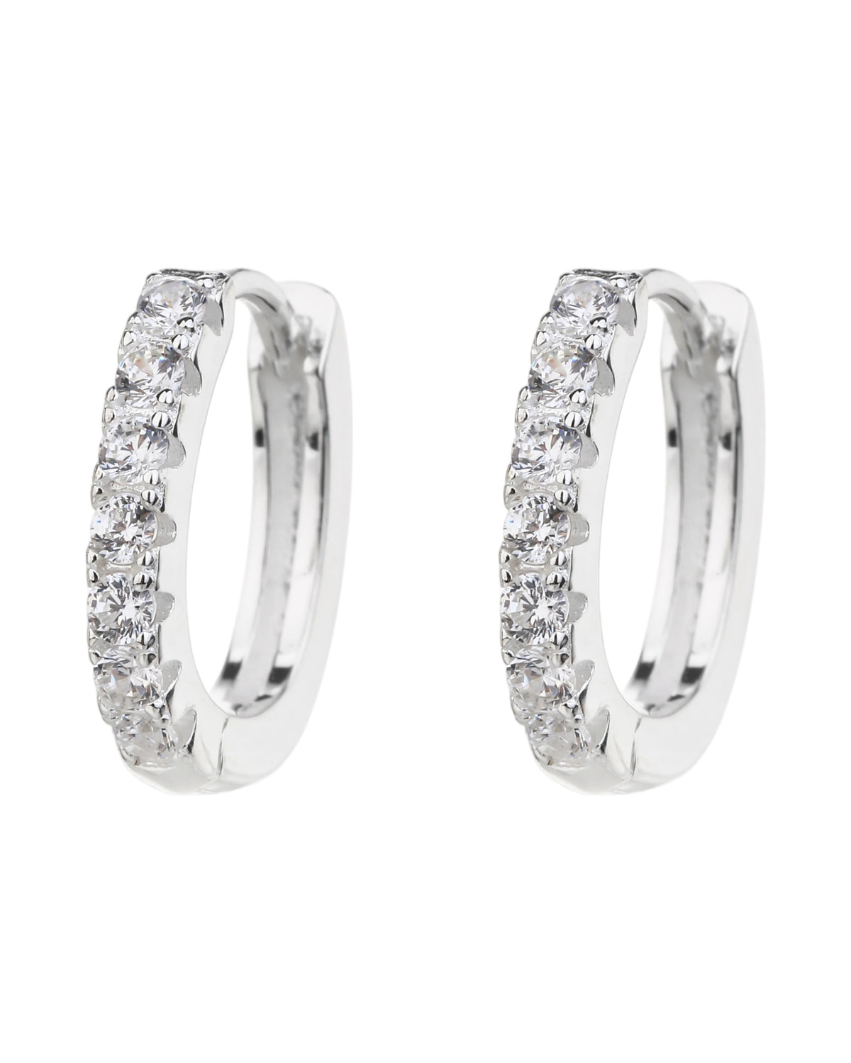 Huggie oval con circonias 13mm en plateado