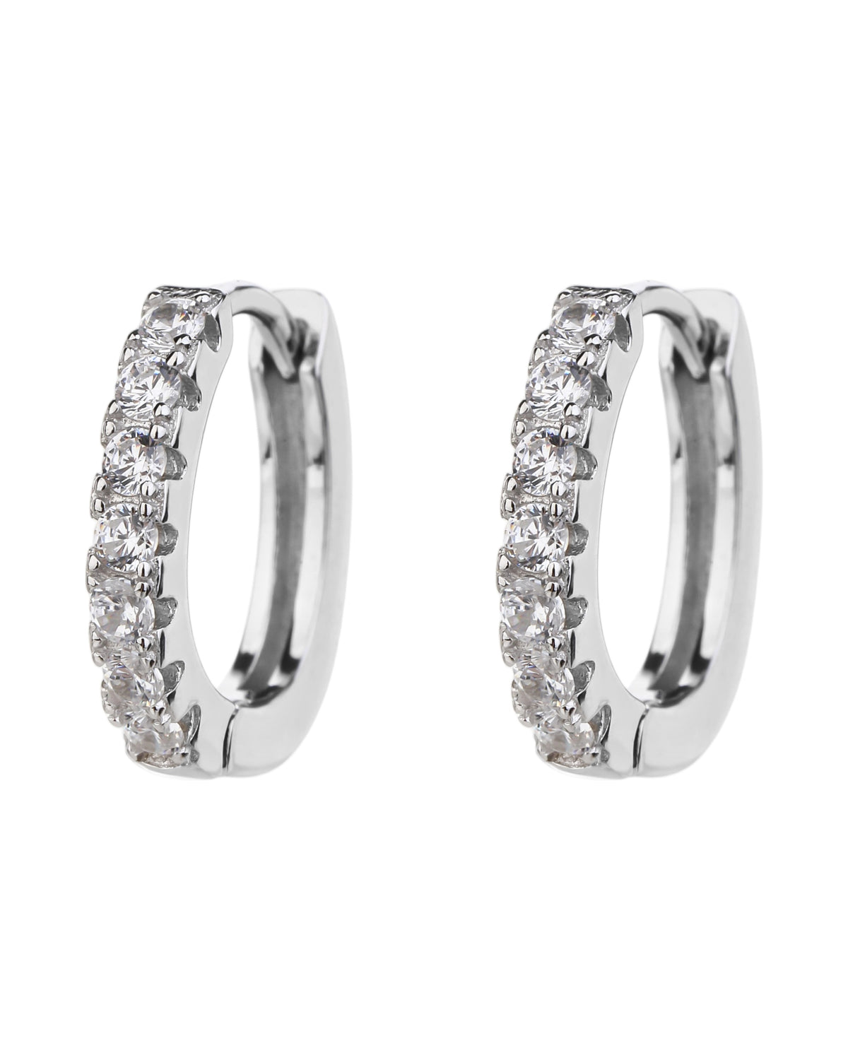 Huggie oval con circonias 13mm en rodizado