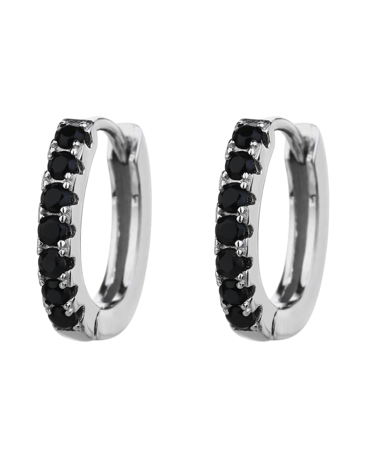 Huggie oval con circonias 13mm en rodizado