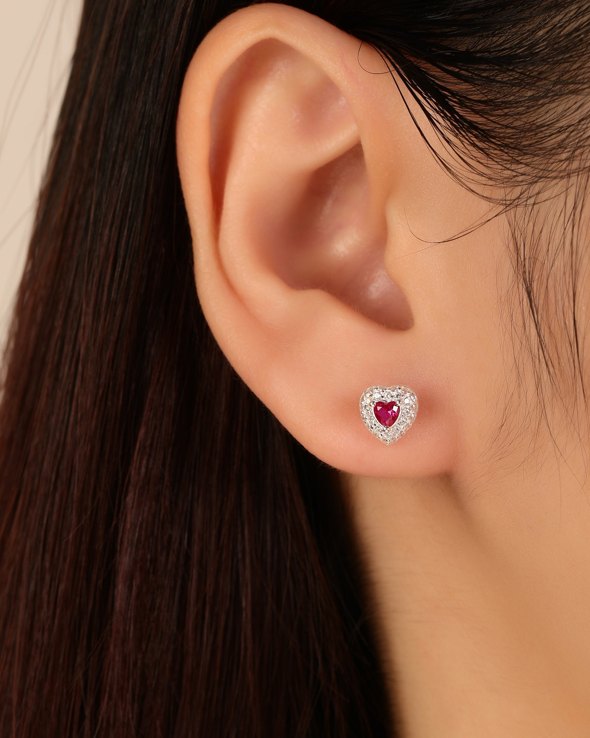 Broquel halo corazón con circonia corazón central 7mm en plateado