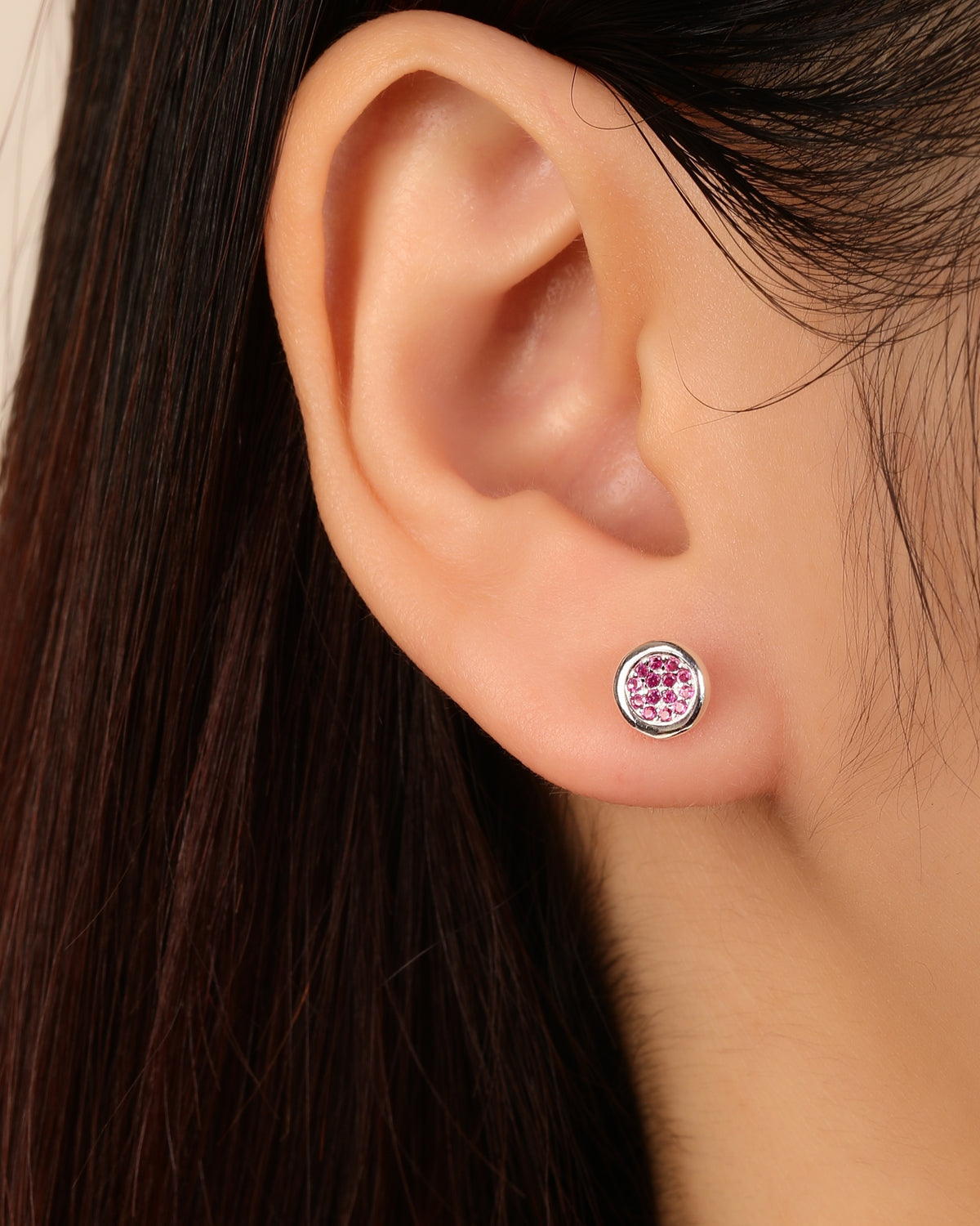 Arete de tipo botón circular con circonias 6mm en plateado