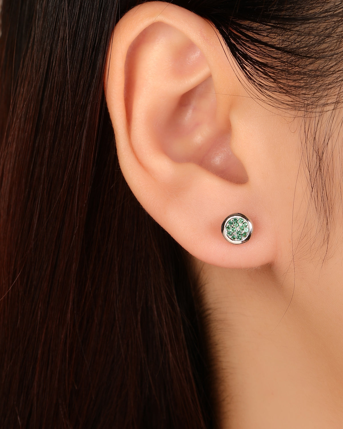 Arete de tipo botón circular con circonias 6mm en rodizado