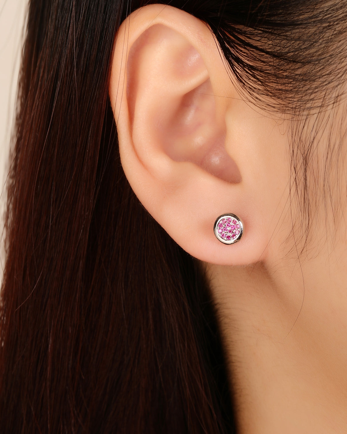 Arete de tipo botón circular con circonias 6mm en rodizado