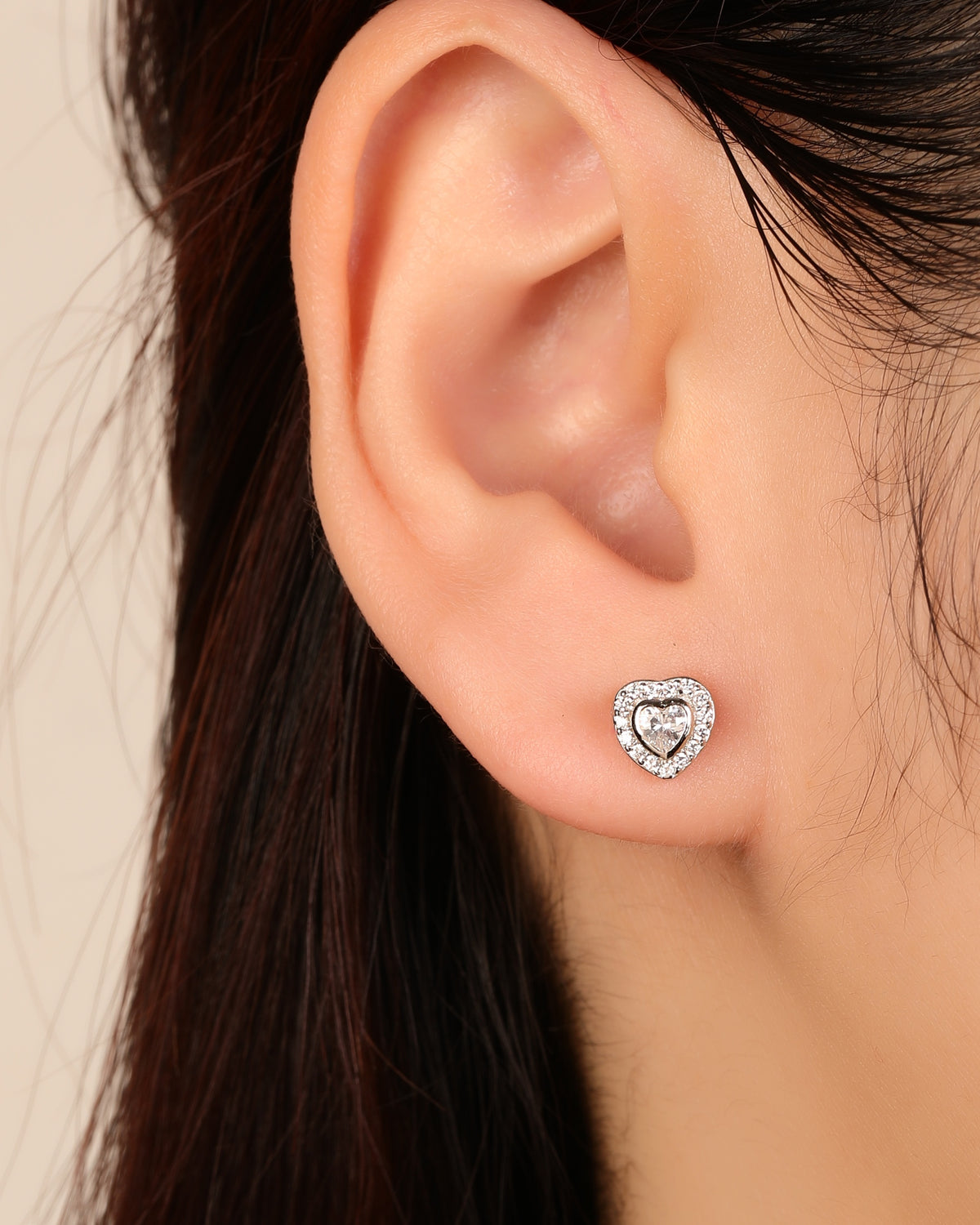 Broquel halo de corazón con circonia corazón central 7mm en rodizado