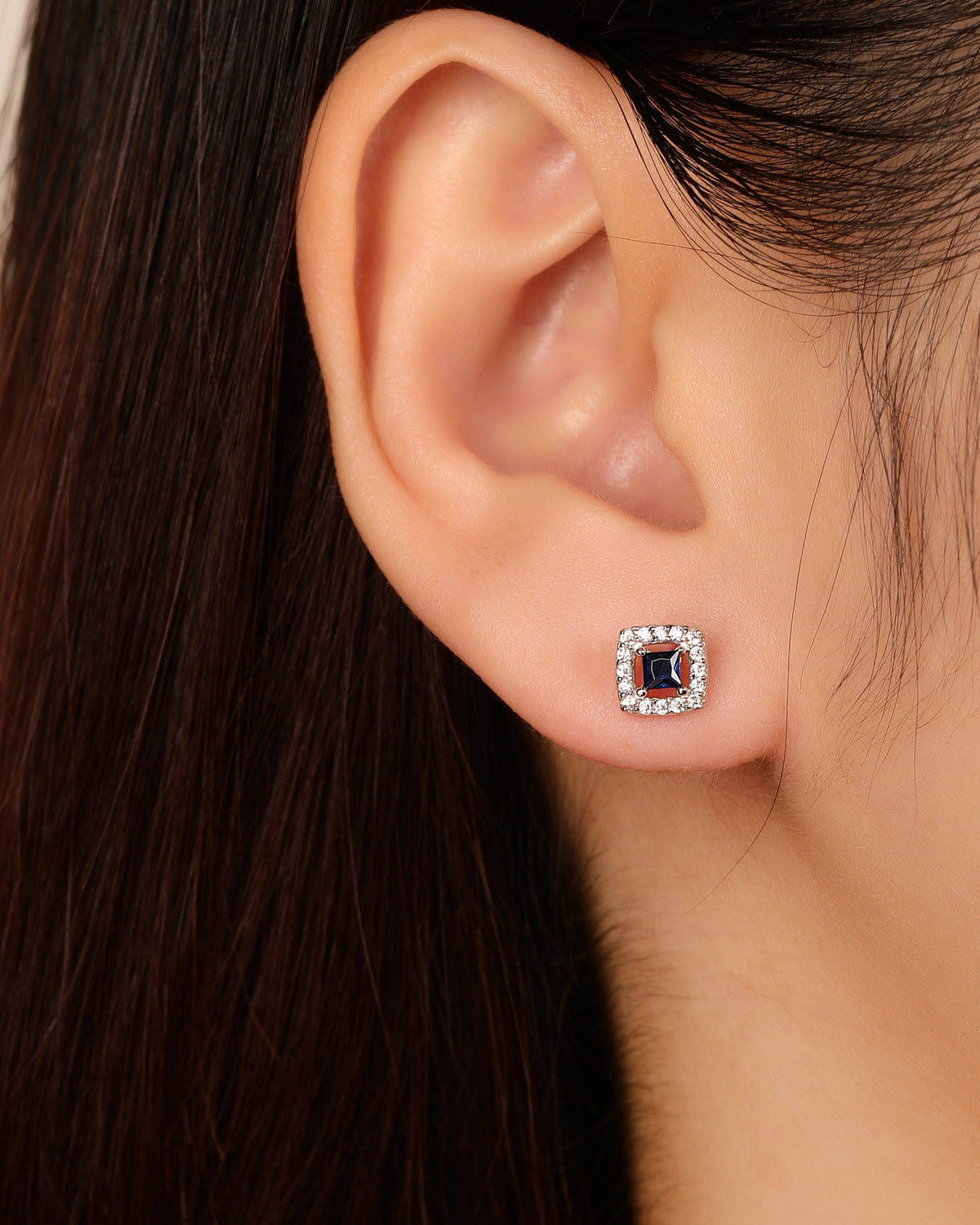 Arete halo cuadrado con circonia cuadrada central 6mm en rodizado