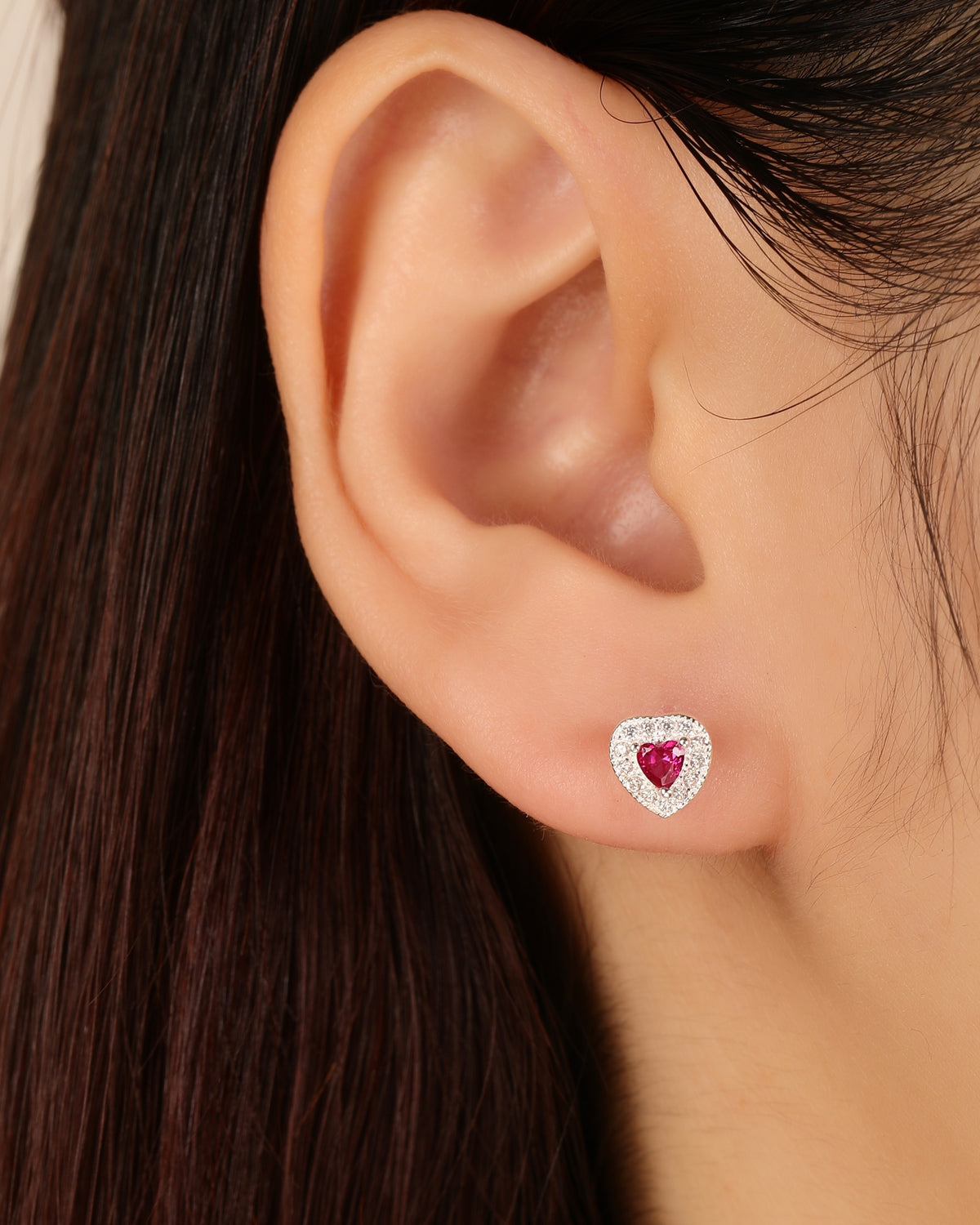 Broquel halo de corazón con circonia de corazón central 7mm en plateado