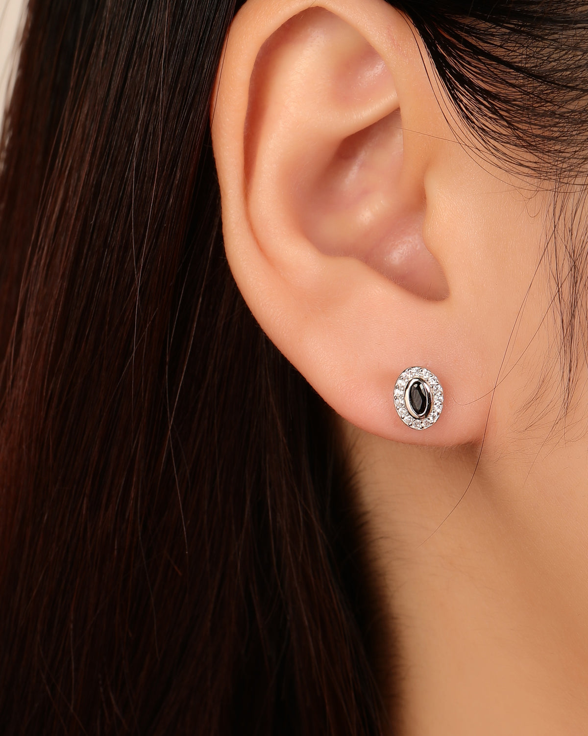 Arete halo ovalado con circonia oval 7mm en rodizado