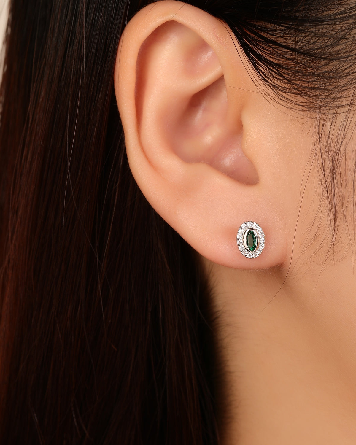 Arete halo ovalado con circonia oval 7mm en rodizado